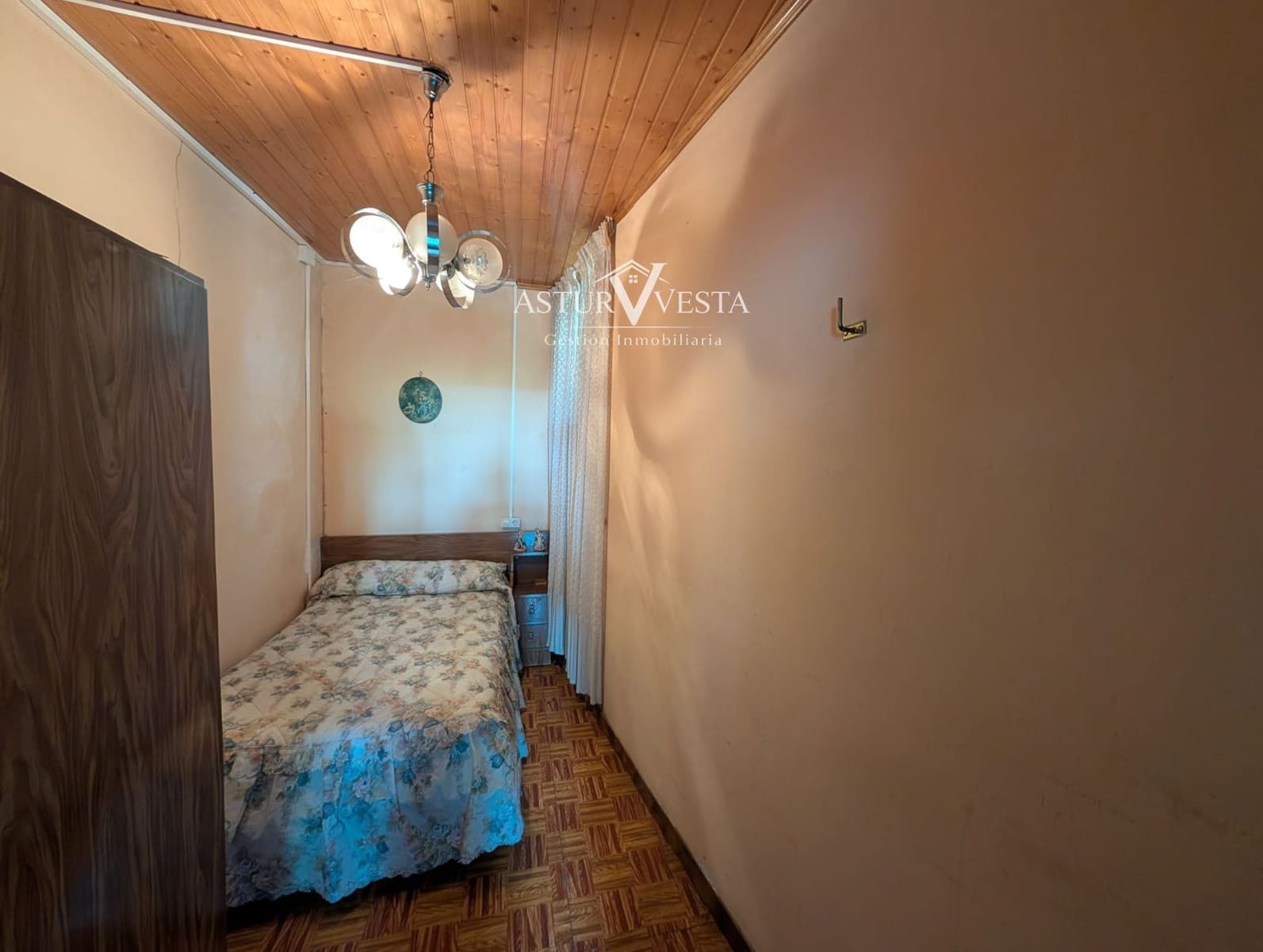 5 bedroom Villa for sale in Salas with garage - € 139,500 (Ref: 10089964)