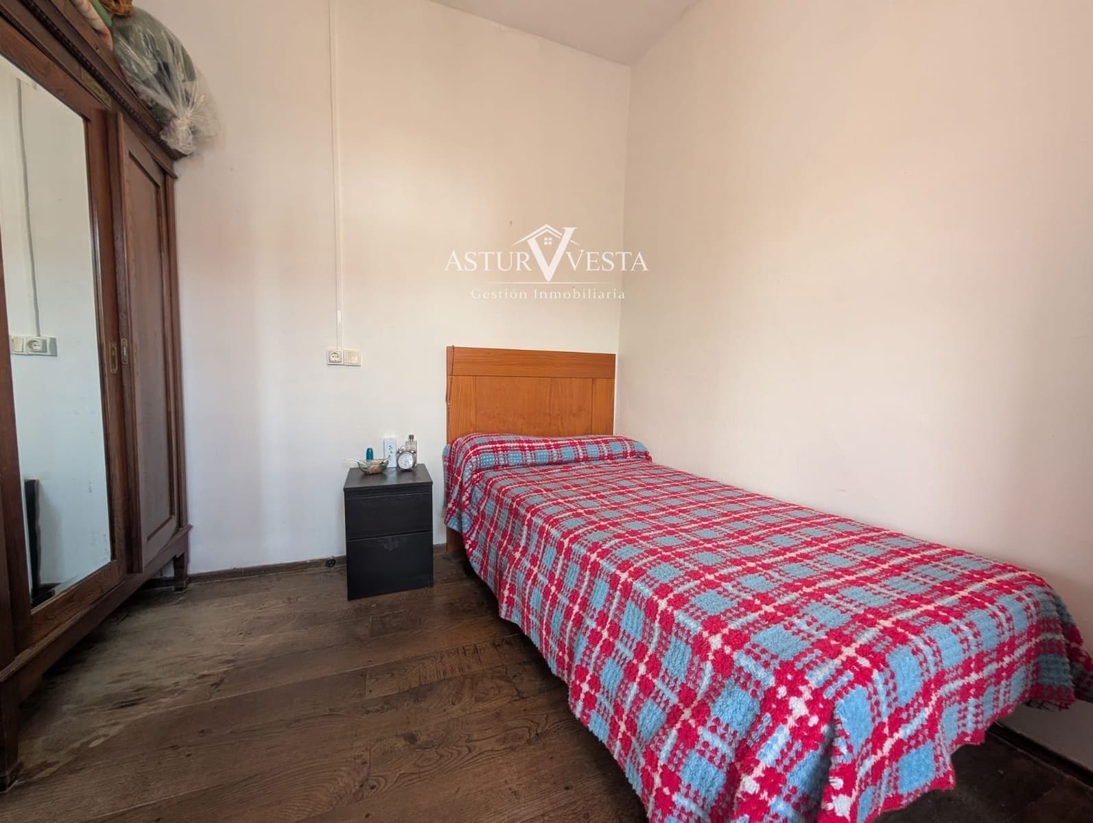5 bedroom Villa for sale in Salas with garage - € 139,500 (Ref: 10089964)
