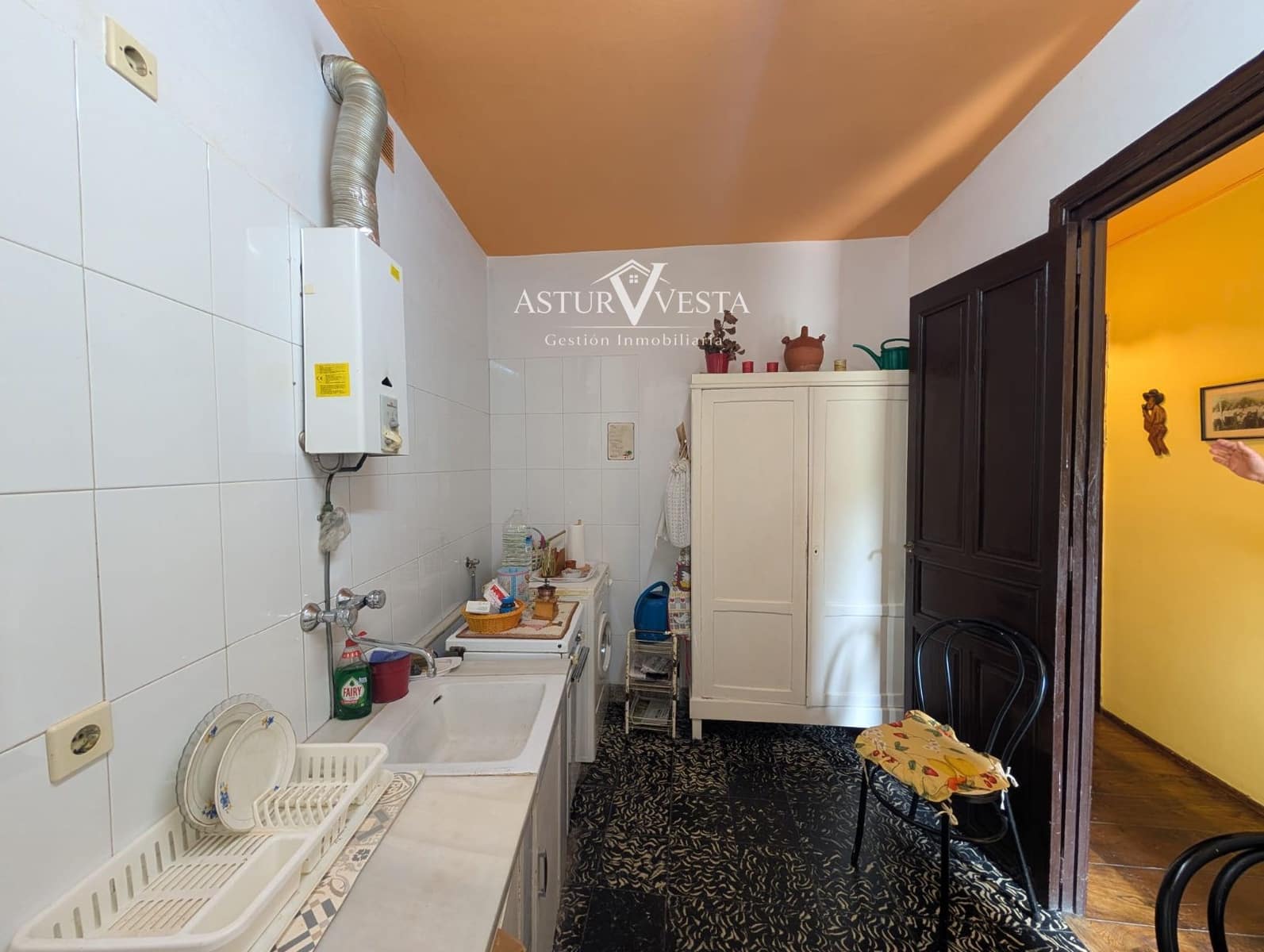 5 bedroom Villa for sale in Salas with garage - € 139,500 (Ref: 10089964)