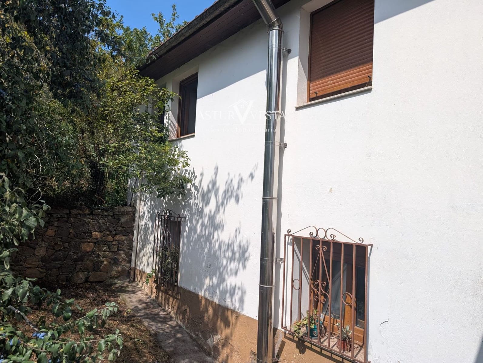 5 bedroom Villa for sale in Salas with garage - € 139,500 (Ref: 10089964)