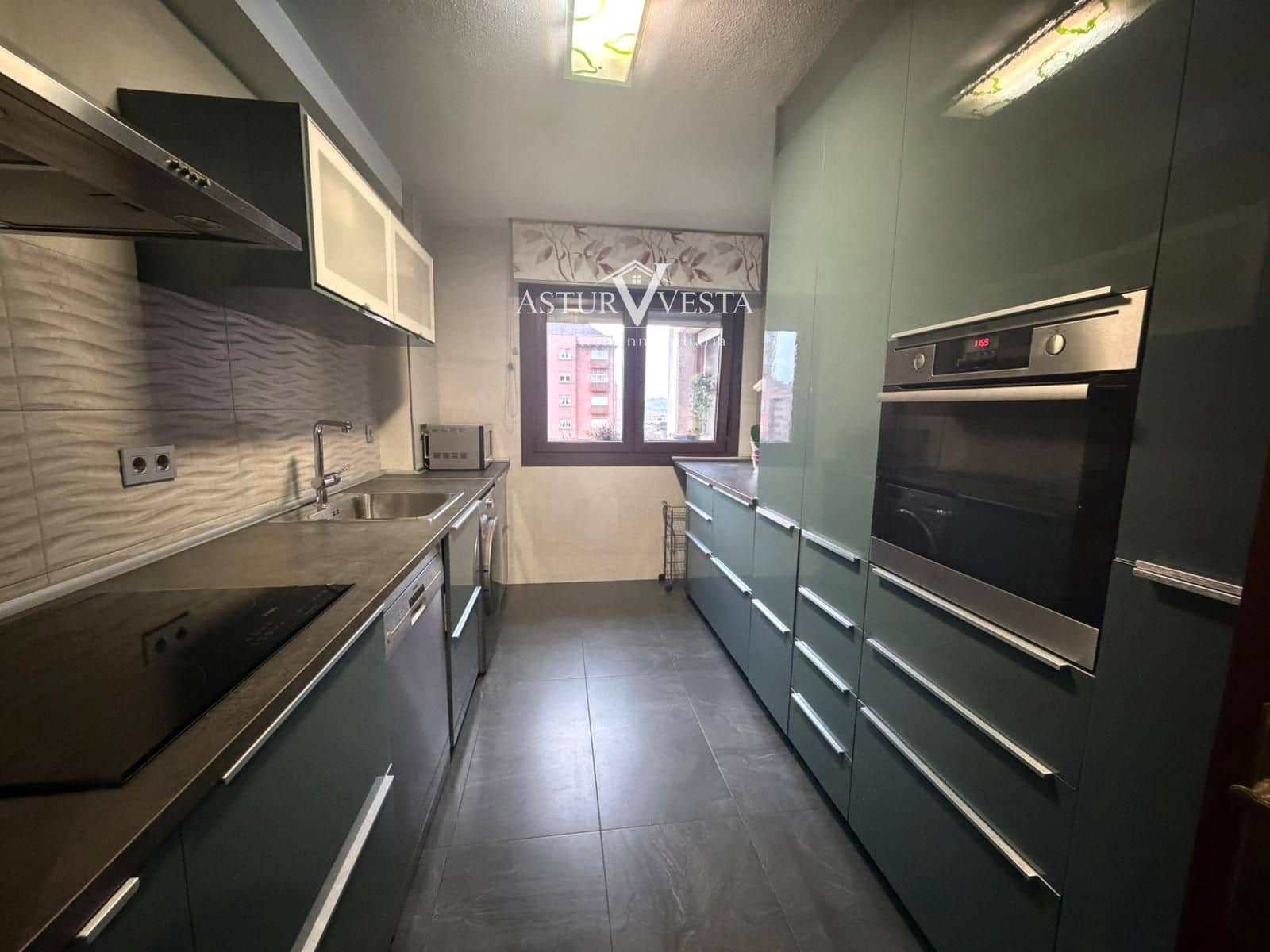 4 slaapkamer Flat te koop in Gijon met garage - € 337.000 (Ref: 9752577)