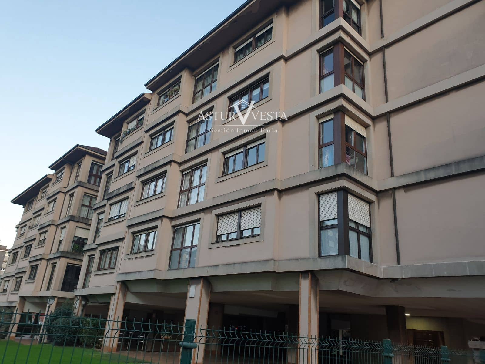 4 slaapkamer Flat te koop in Gijon met garage - € 337.000 (Ref: 9752577)