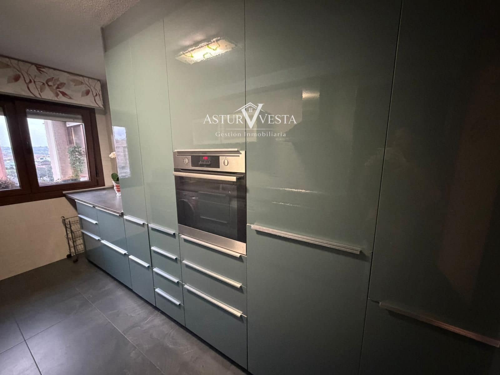 4 slaapkamer Flat te koop in Gijon met garage - € 337.000 (Ref: 9752577)