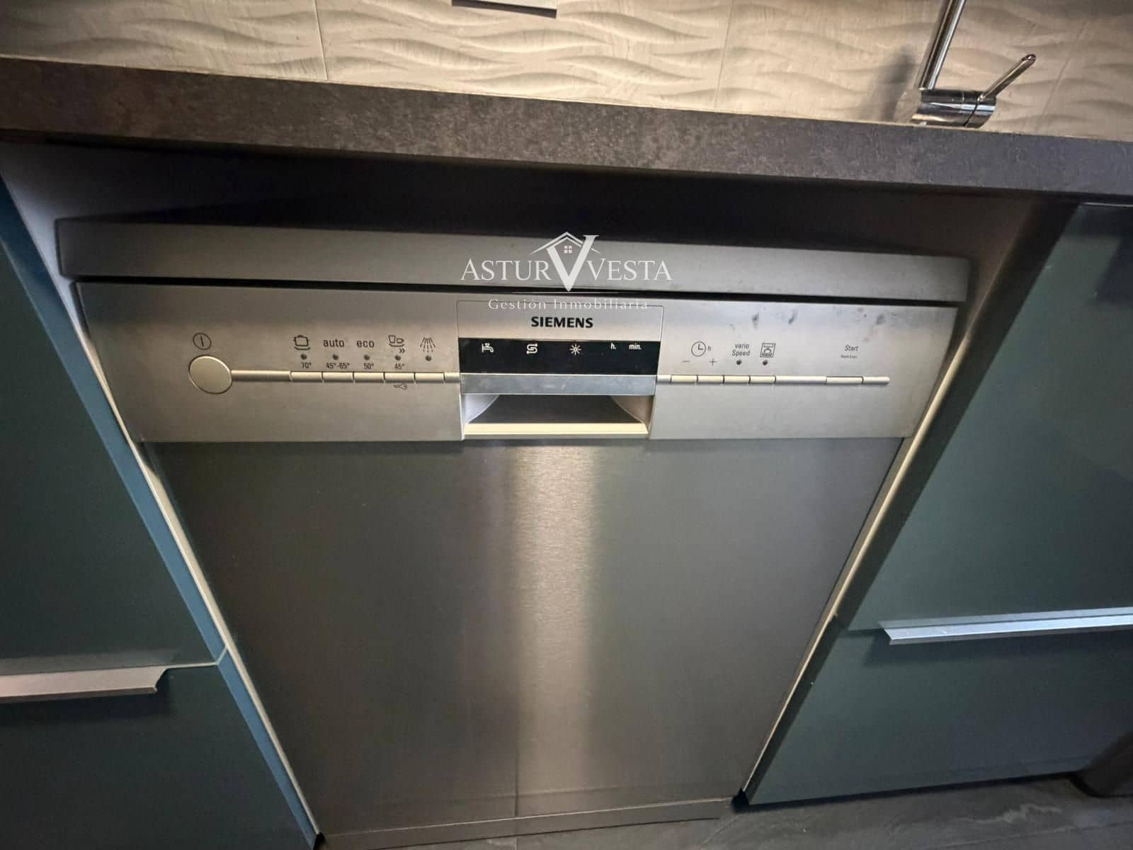 4 slaapkamer Flat te koop in Gijon met garage - € 337.000 (Ref: 9752577)