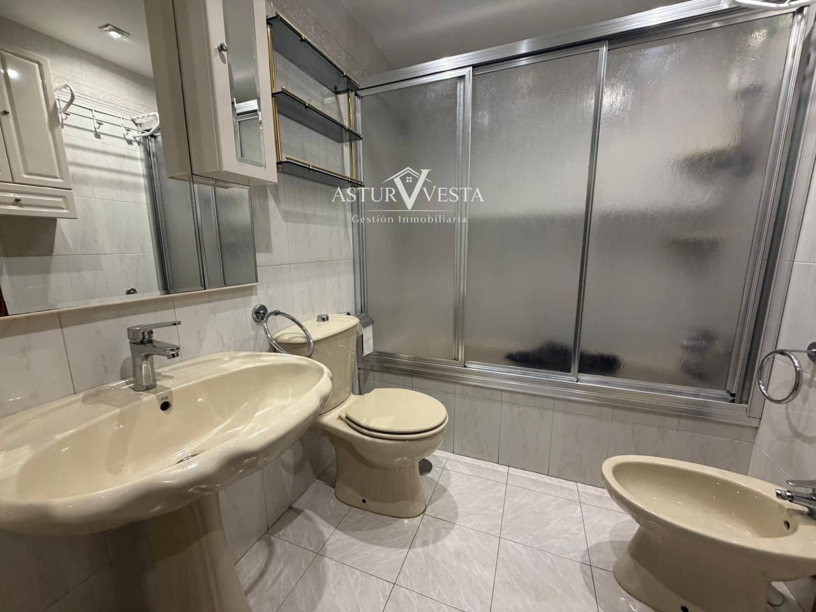 4 slaapkamer Flat te koop in Gijon met garage - € 337.000 (Ref: 9752577)