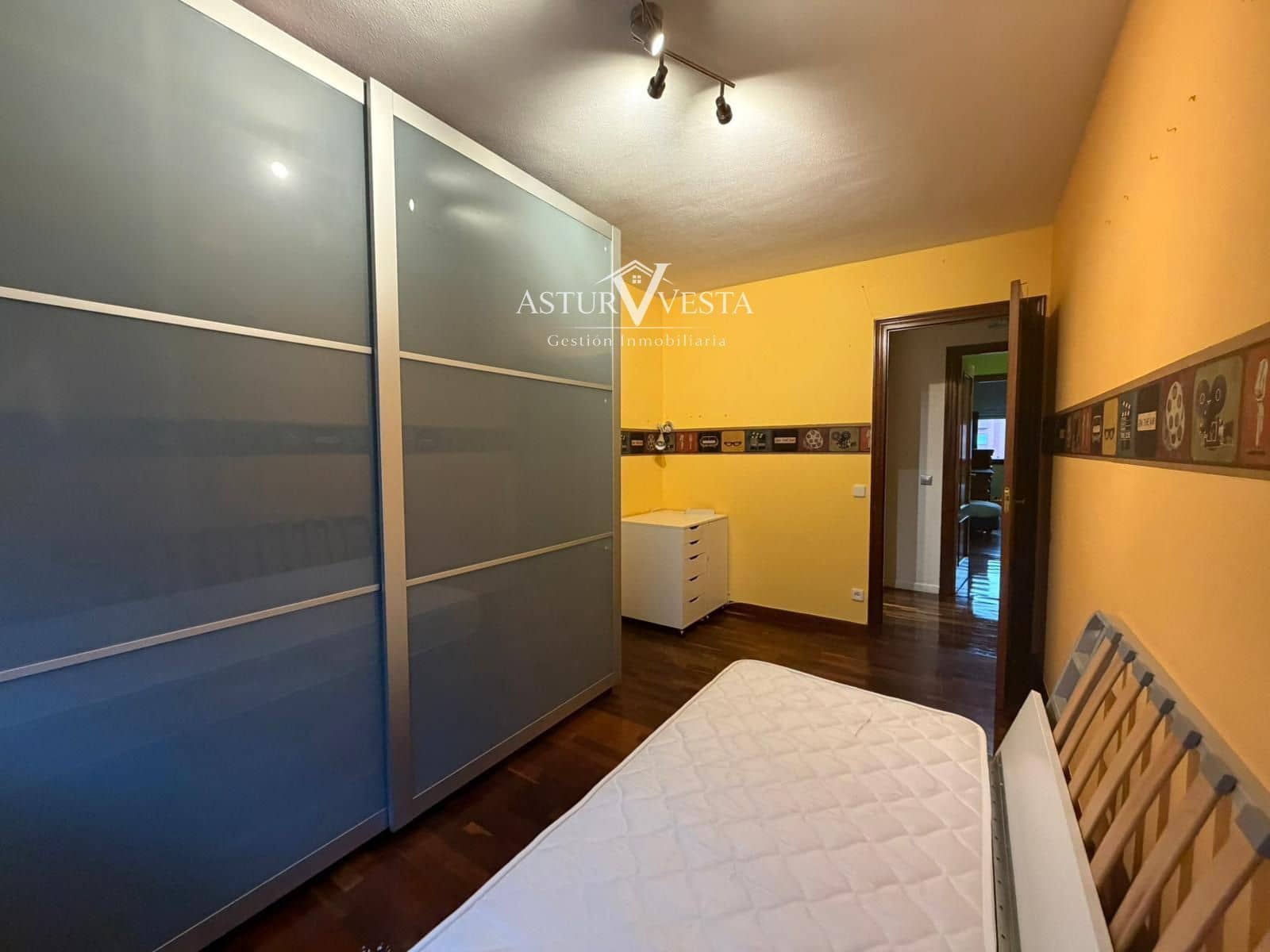 4 slaapkamer Flat te koop in Gijon met garage - € 337.000 (Ref: 9752577)