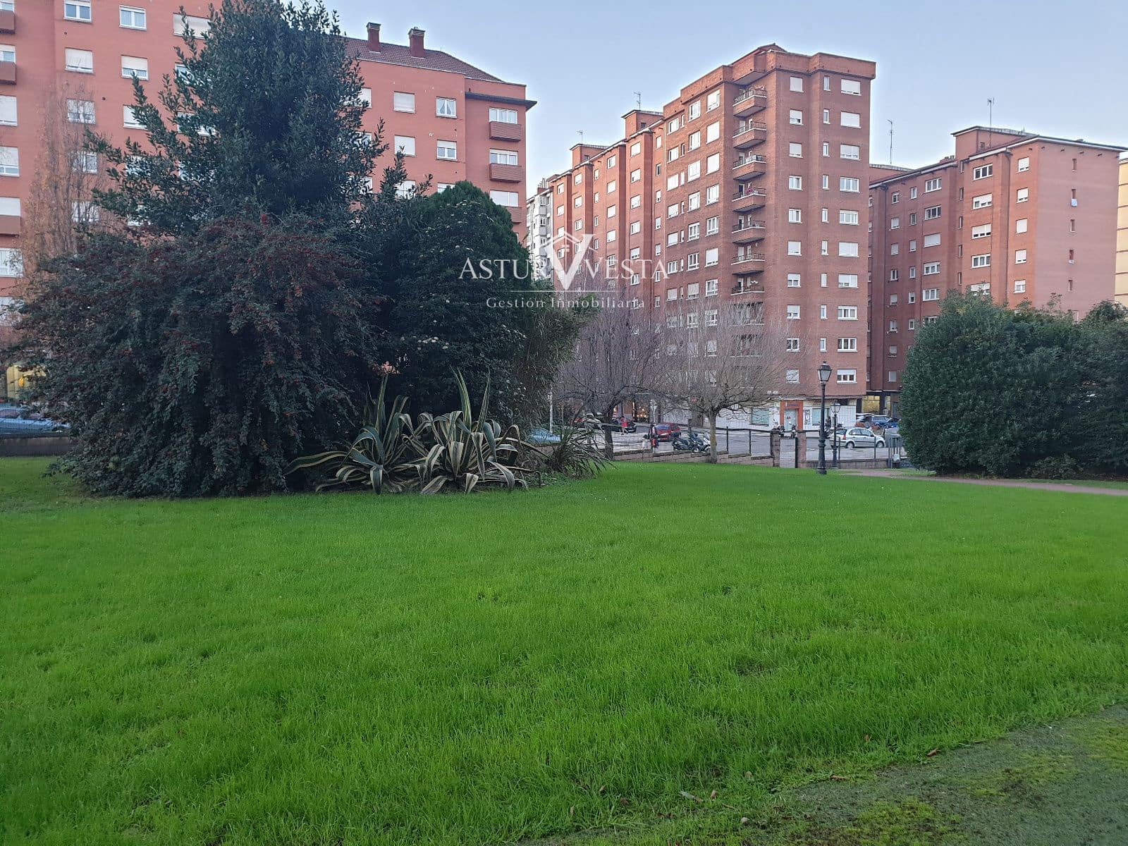 4 slaapkamer Flat te koop in Gijon met garage - € 337.000 (Ref: 9752577)