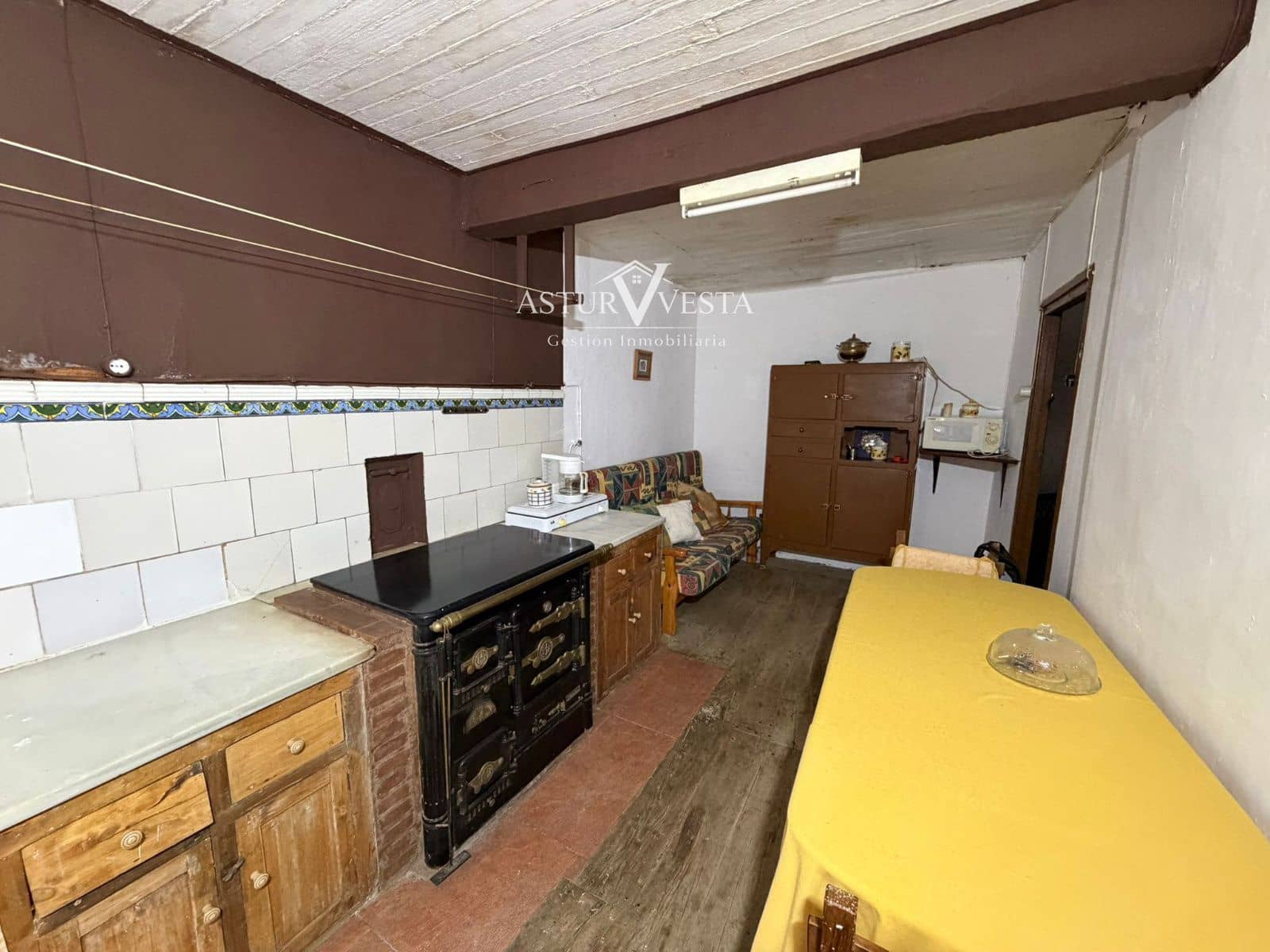 2 slaapkamer Villa te koop in Salas met garage - € 74.000 (Ref: 9762328)
