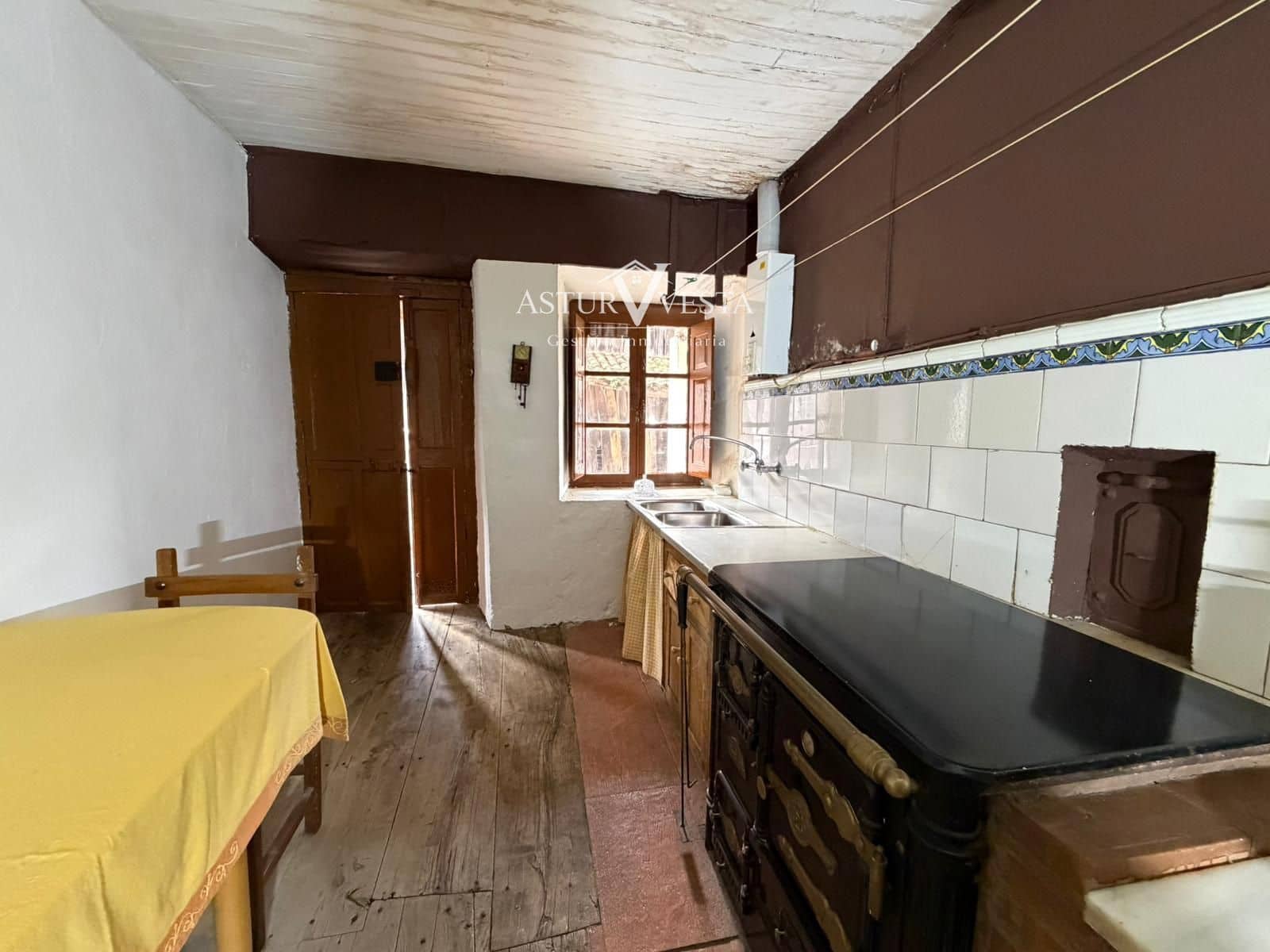 2 slaapkamer Villa te koop in Salas met garage - € 74.000 (Ref: 9762328)