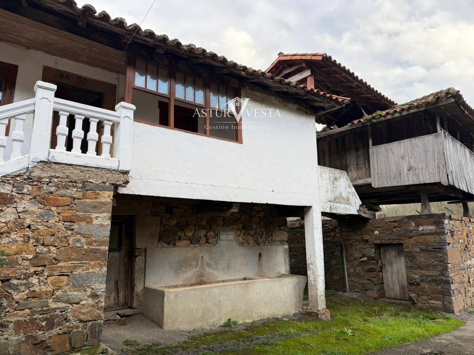 2 slaapkamer Villa te koop in Salas met garage - € 74.000 (Ref: 9762328)