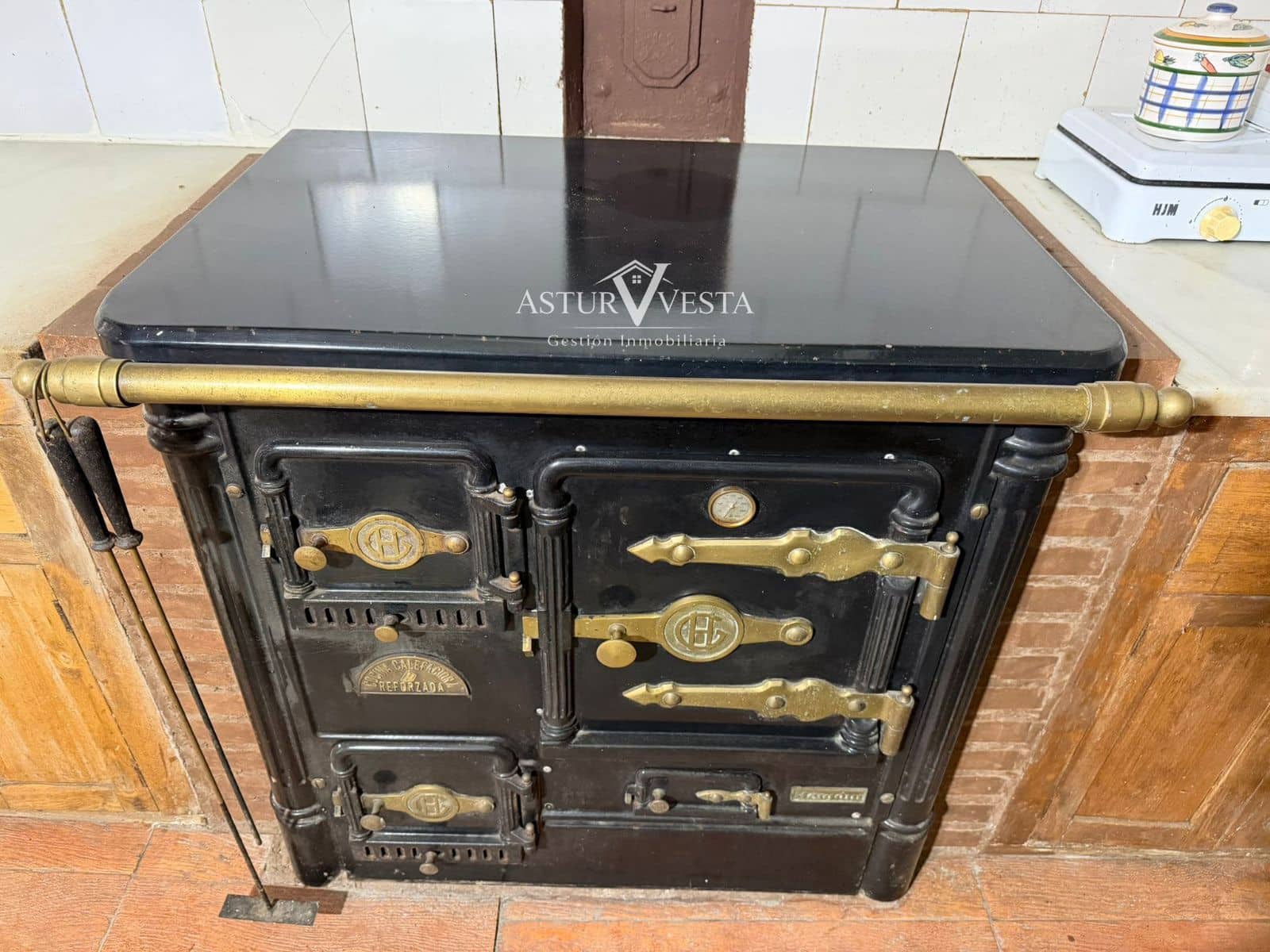 2 slaapkamer Villa te koop in Salas met garage - € 74.000 (Ref: 9762328)