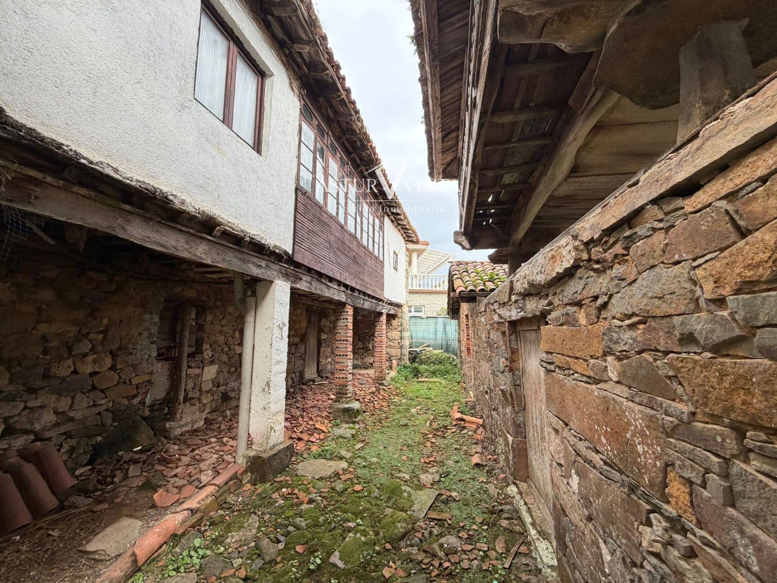 2 slaapkamer Villa te koop in Salas met garage - € 74.000 (Ref: 9762328)