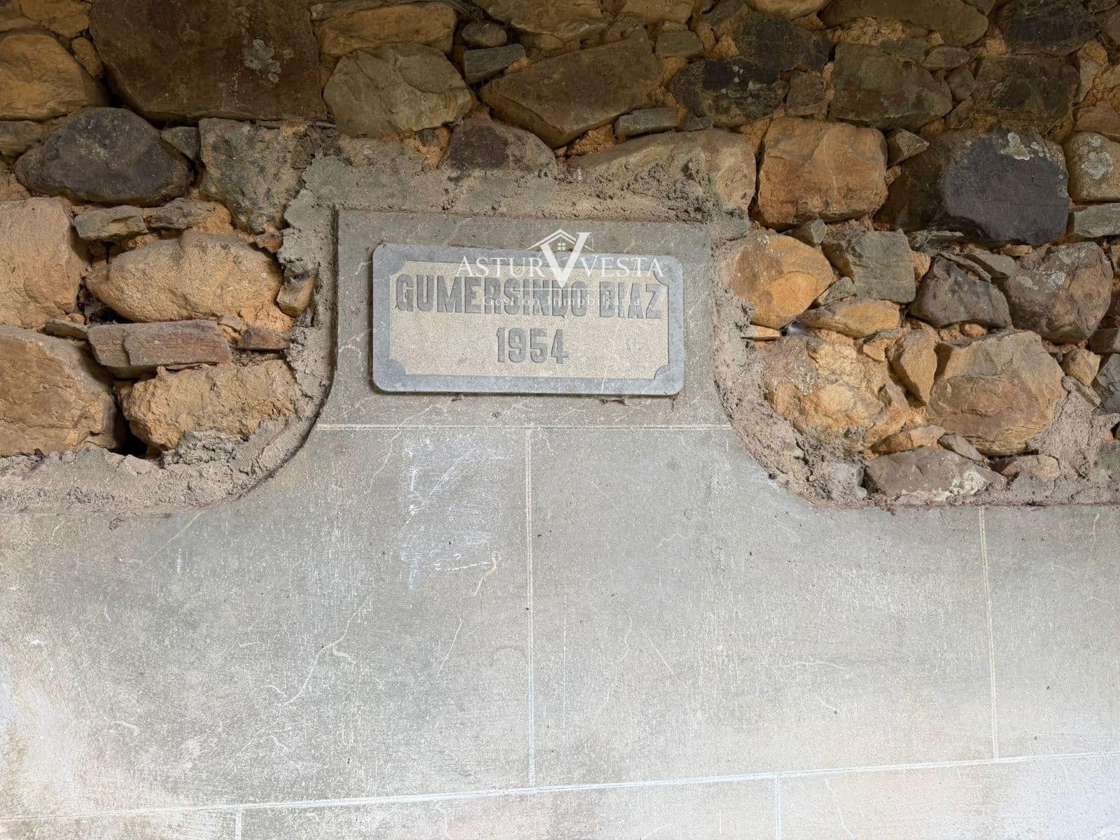 2 slaapkamer Villa te koop in Salas met garage - € 74.000 (Ref: 9762328)