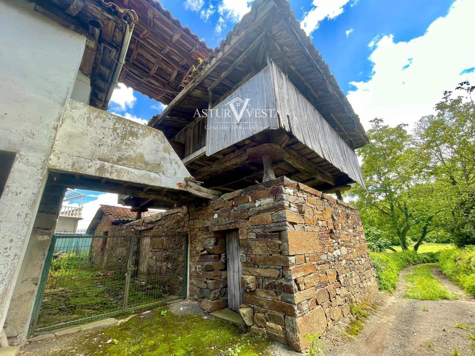 2 slaapkamer Villa te koop in Salas met garage - € 74.000 (Ref: 9762328)