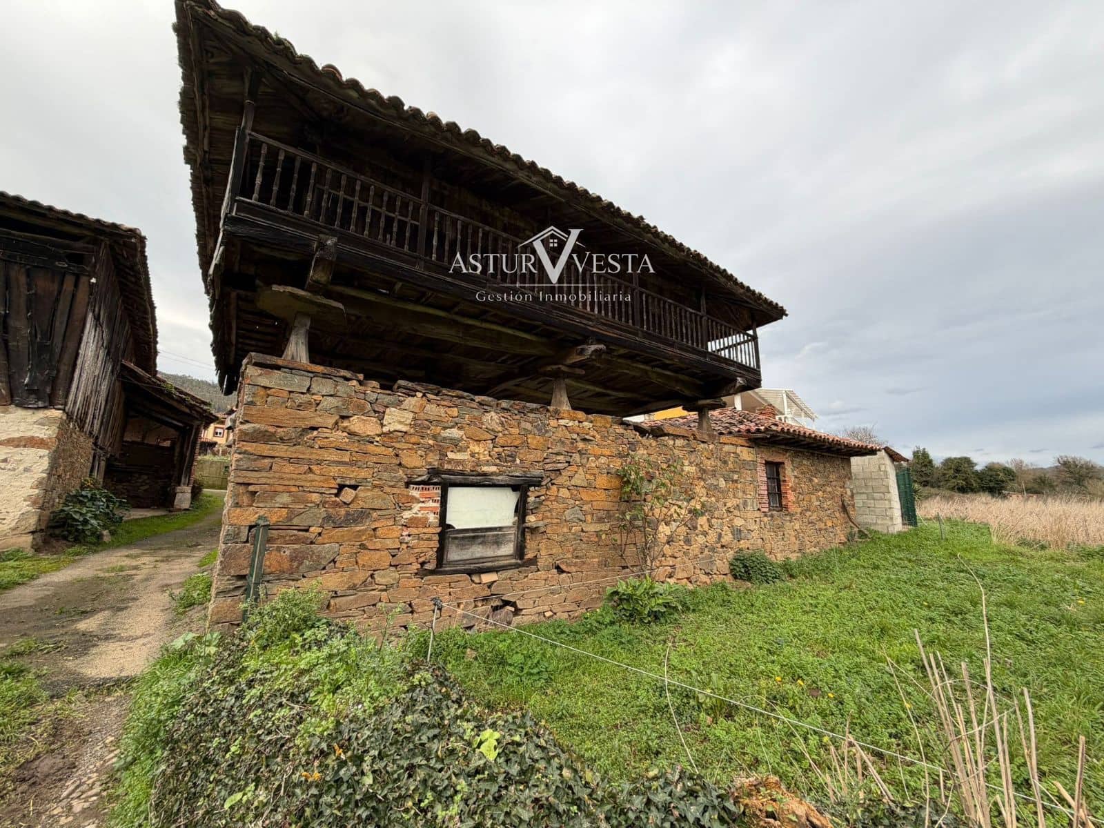 2 slaapkamer Villa te koop in Salas met garage - € 74.000 (Ref: 9762328)