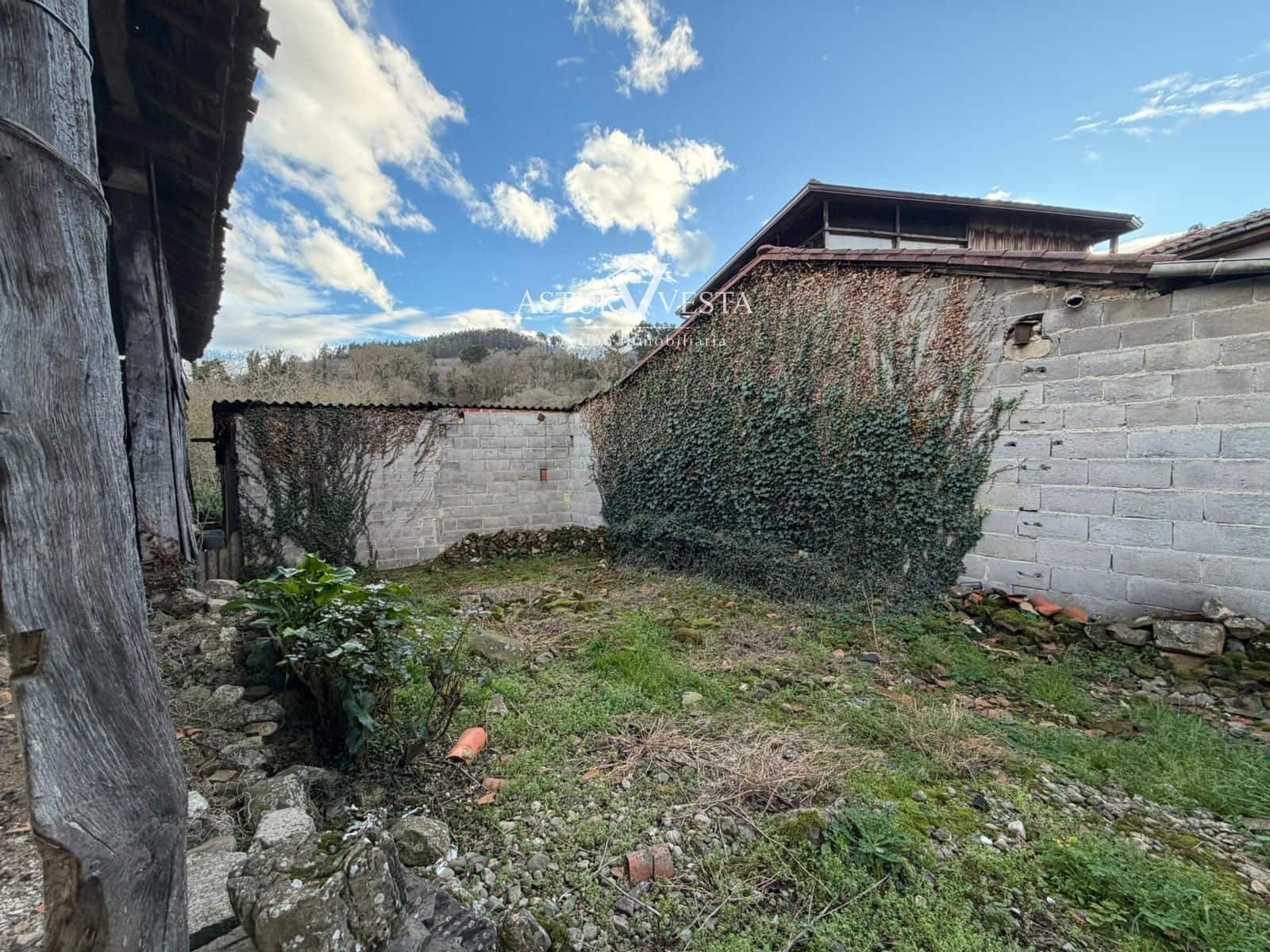 2 slaapkamer Villa te koop in Salas met garage - € 74.000 (Ref: 9762328)