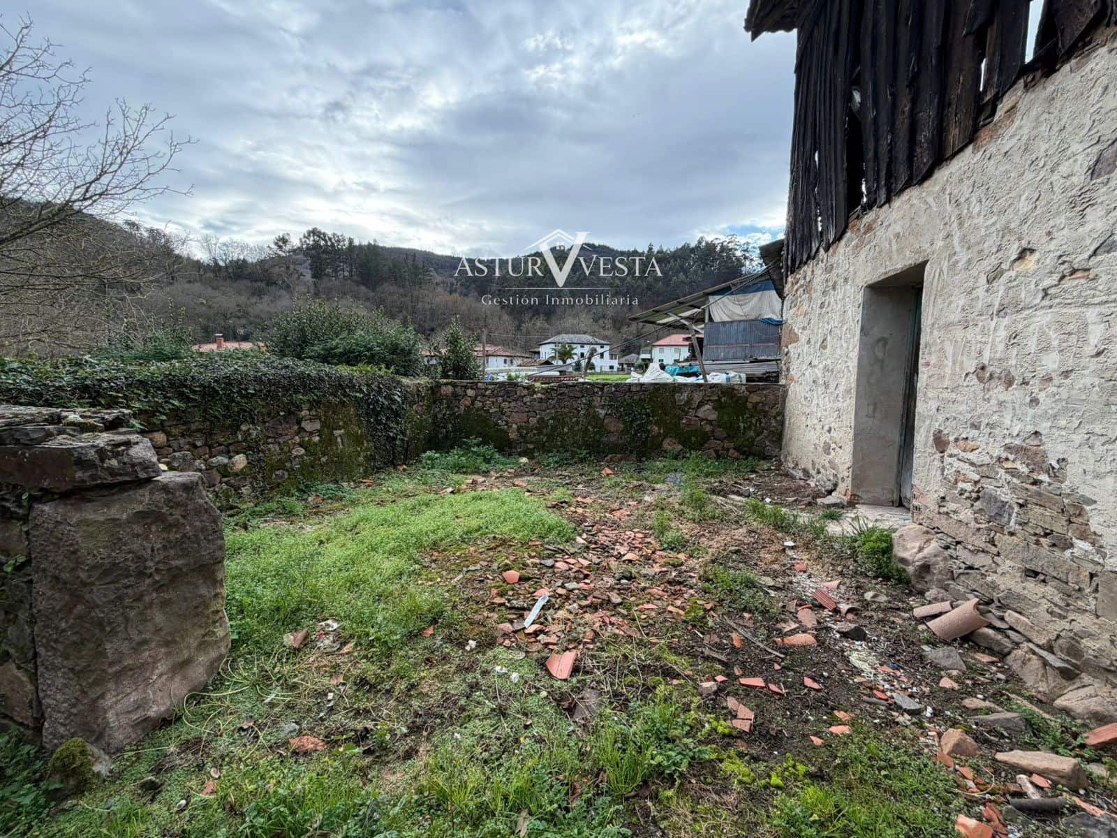 2 slaapkamer Villa te koop in Salas met garage - € 74.000 (Ref: 9762328)