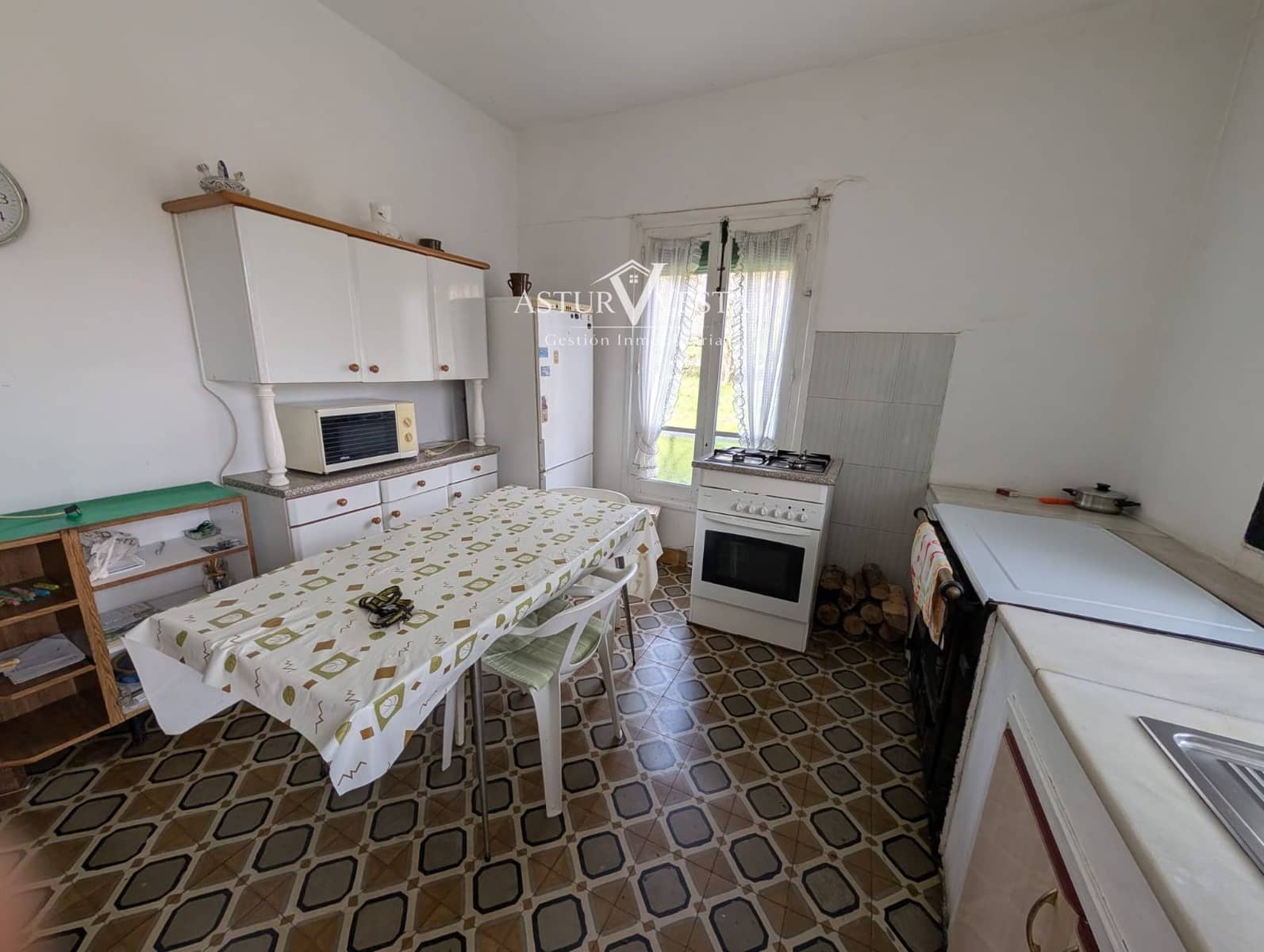 4 chambre Villa/Maison à vendre à Salas avec garage - 160 000 € (Ref: 9762329)