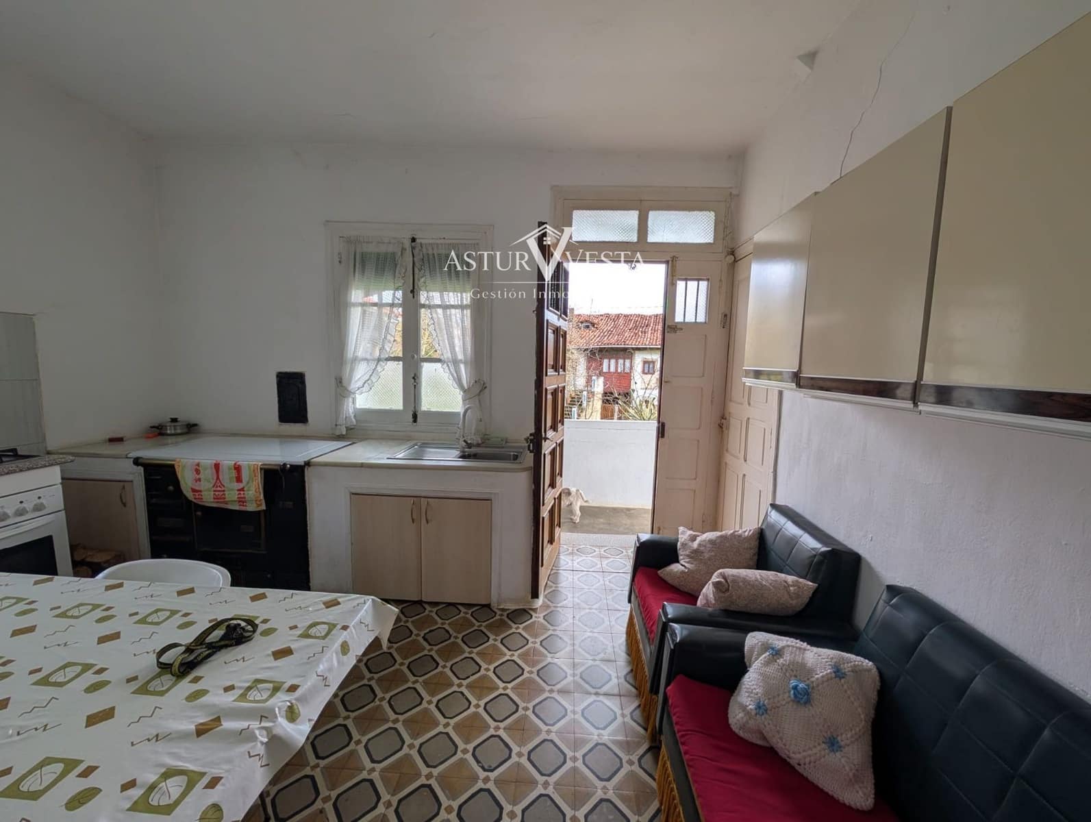 4 chambre Villa/Maison à vendre à Salas avec garage - 160 000 € (Ref: 9762329)