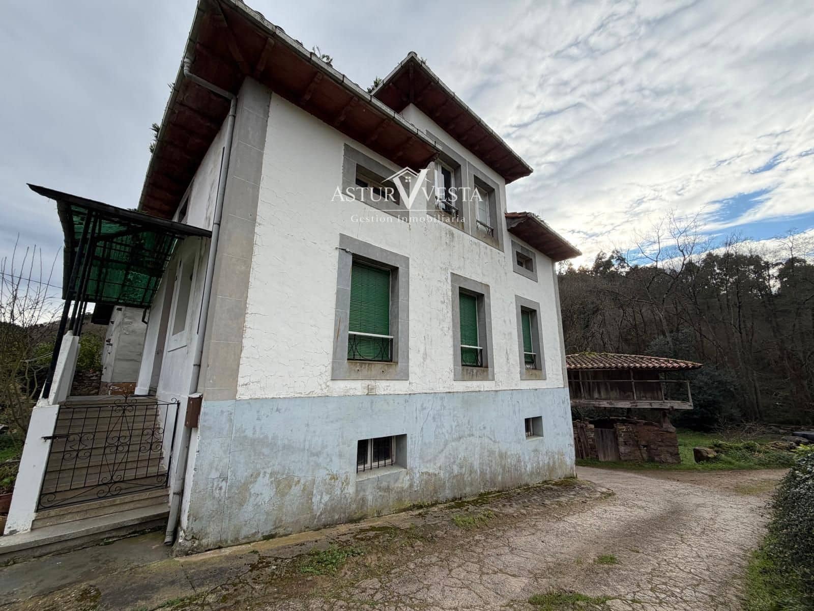 4 chambre Villa/Maison à vendre à Salas avec garage - 160 000 € (Ref: 9762329)