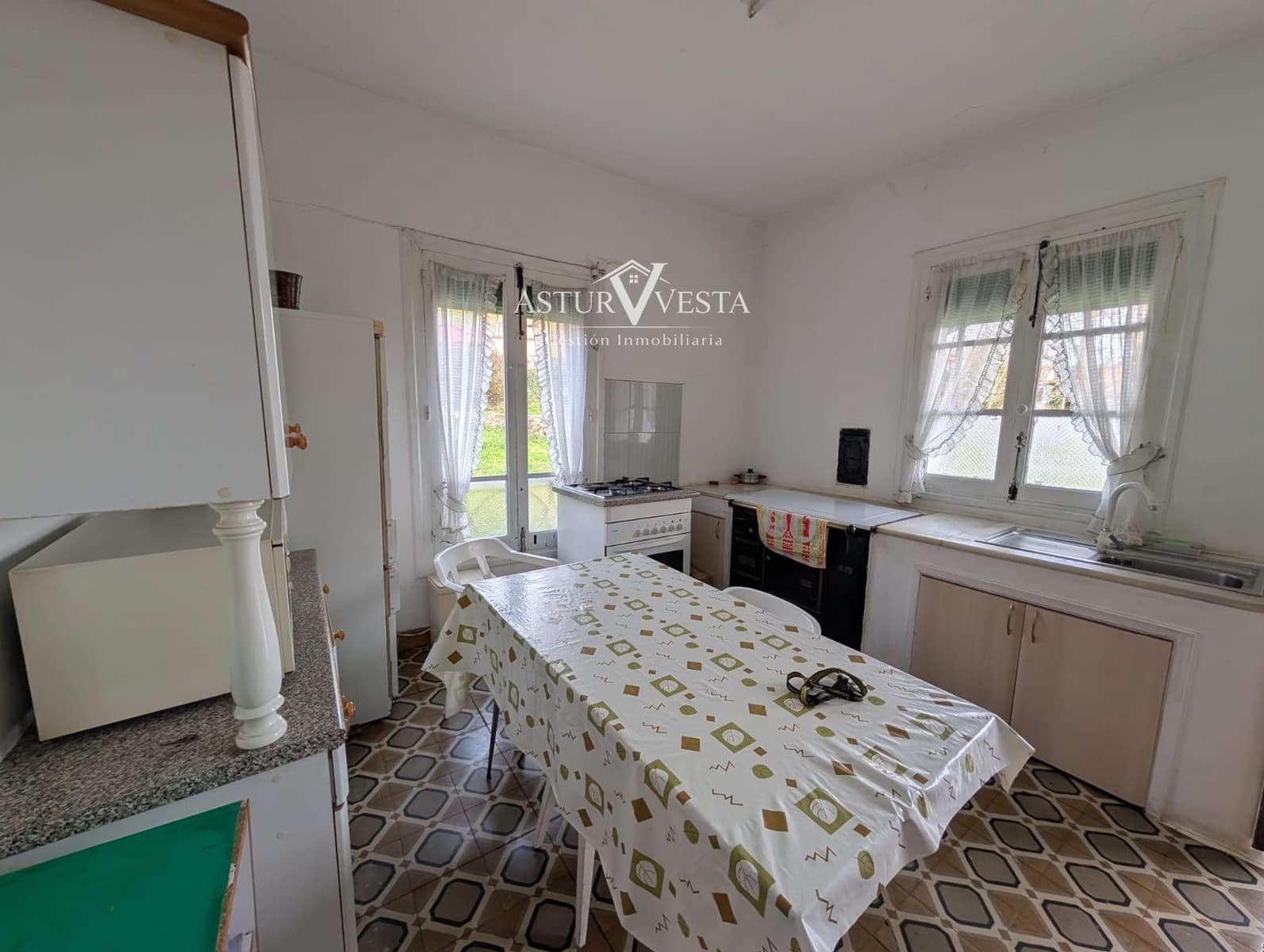 4 chambre Villa/Maison à vendre à Salas avec garage - 160 000 € (Ref: 9762329)