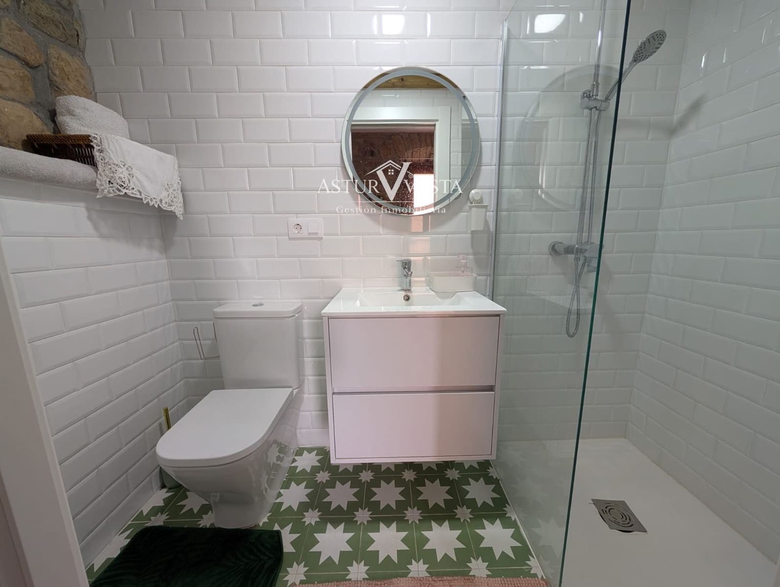 Villa/Maison à vendre à Salas - 250 000 € (Ref: 9762412)