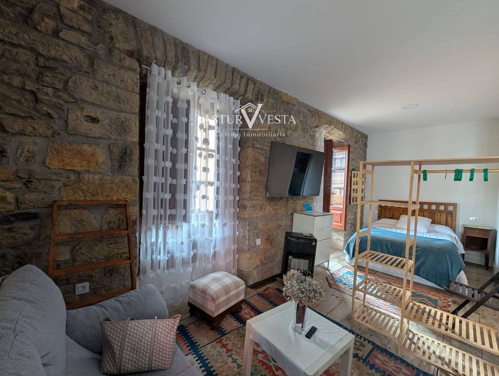 Villa/Maison à vendre à Salas - 250 000 € (Ref: 9762412)