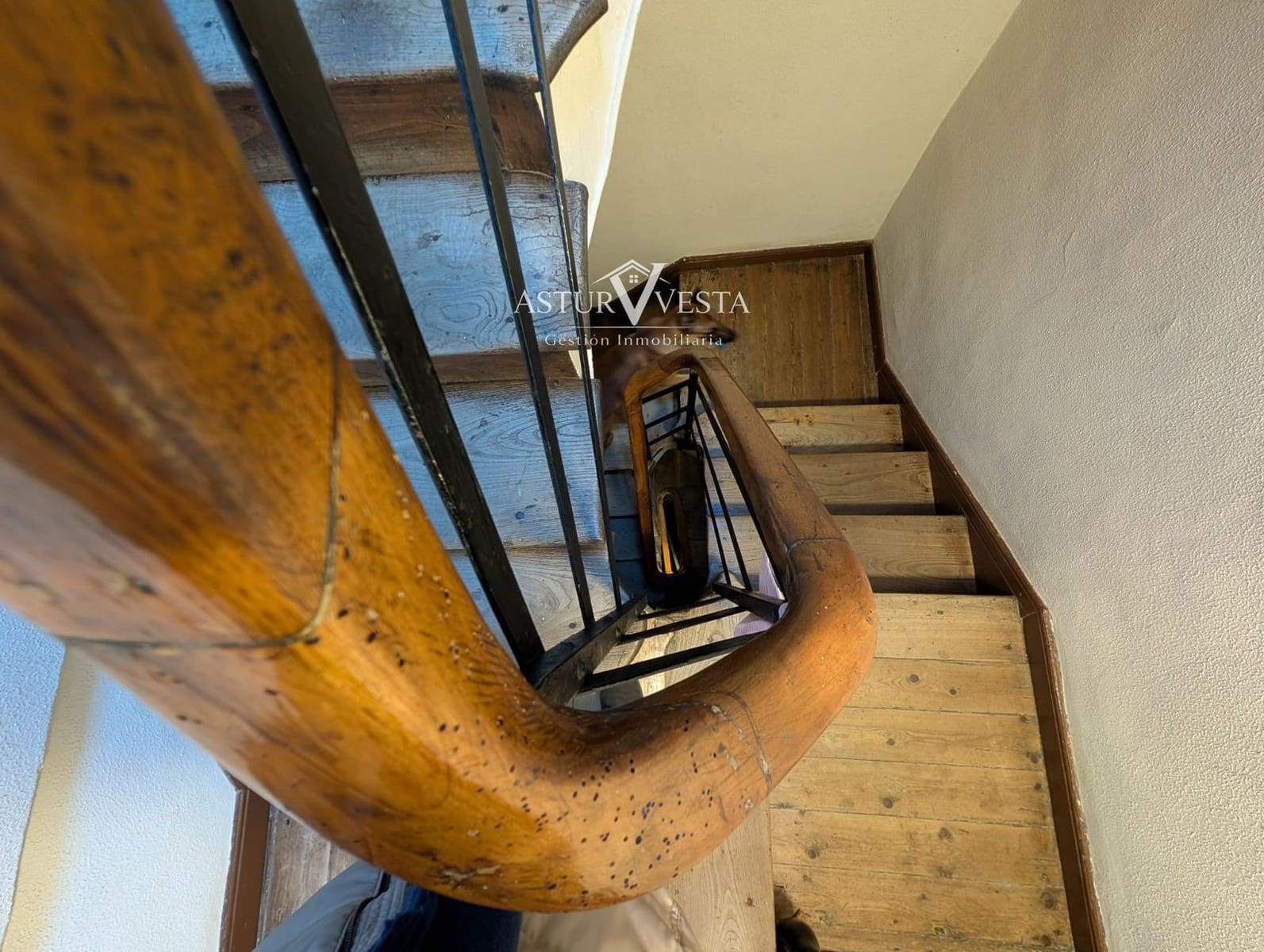 Villa/Maison à vendre à Salas - 250 000 € (Ref: 9762412)