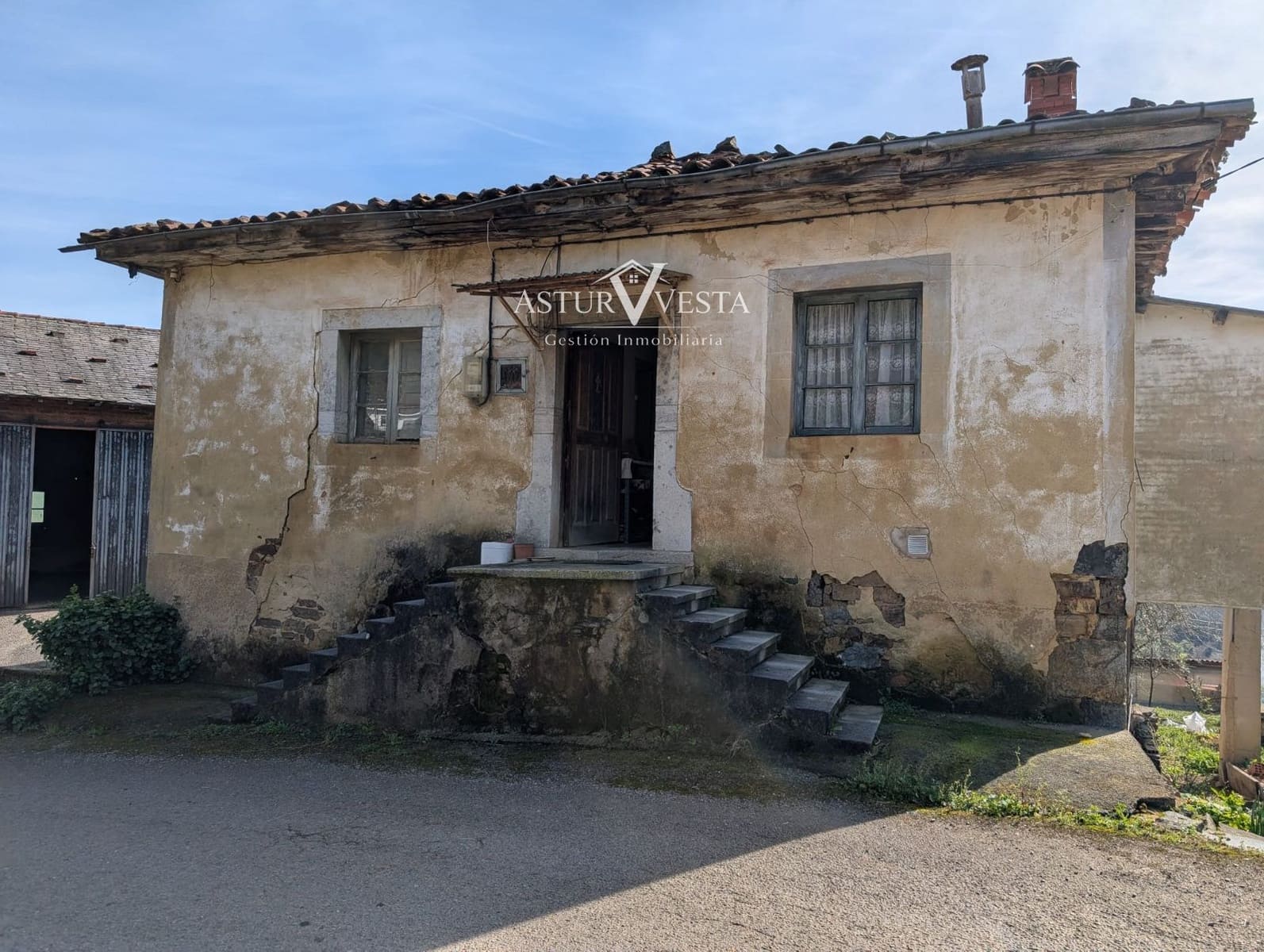 3 chambre Villa/Maison à vendre à Salas avec garage - 69 000 € (Ref: 9780032)