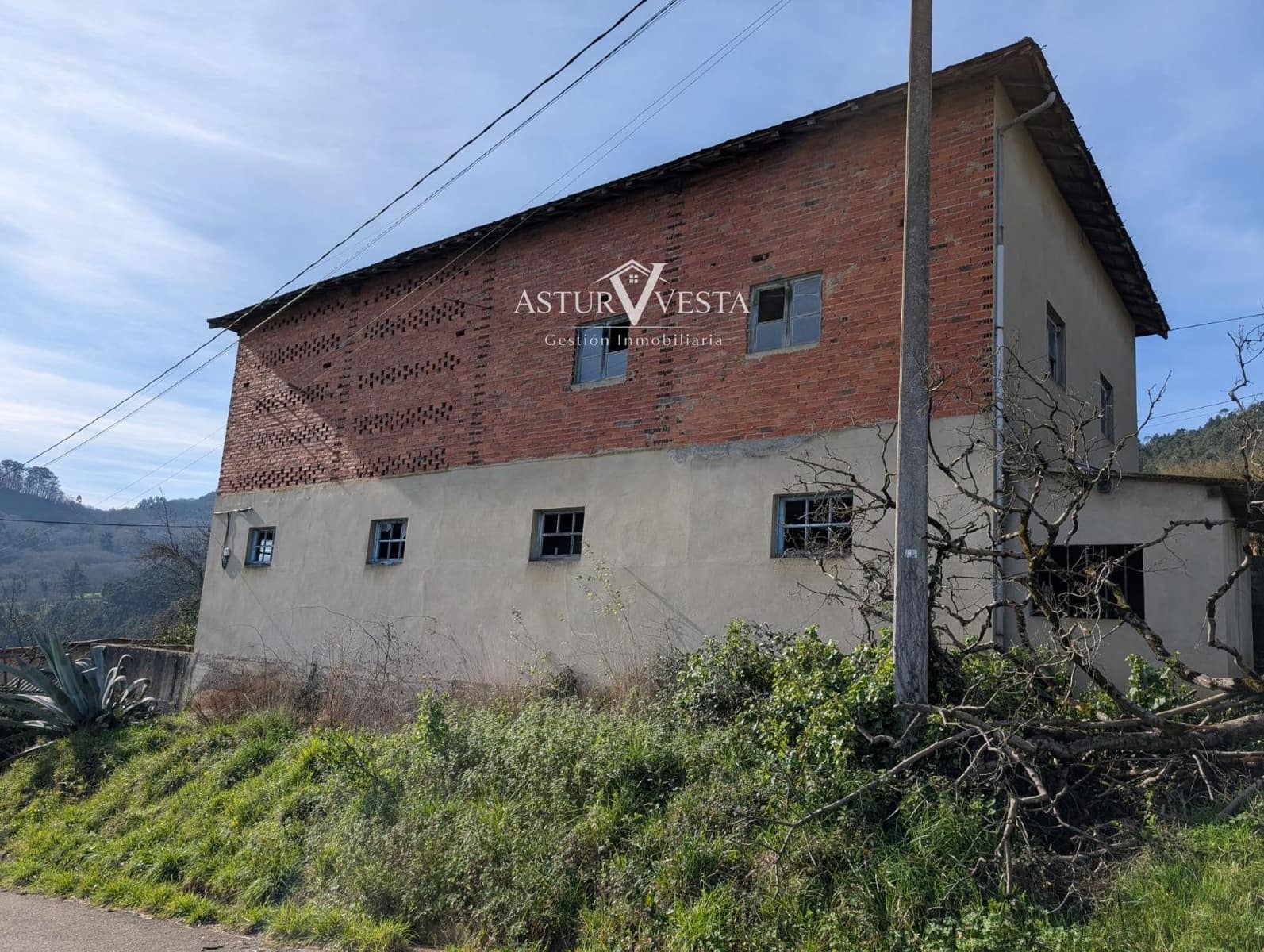 3 chambre Villa/Maison à vendre à Salas avec garage - 69 000 € (Ref: 9780032)