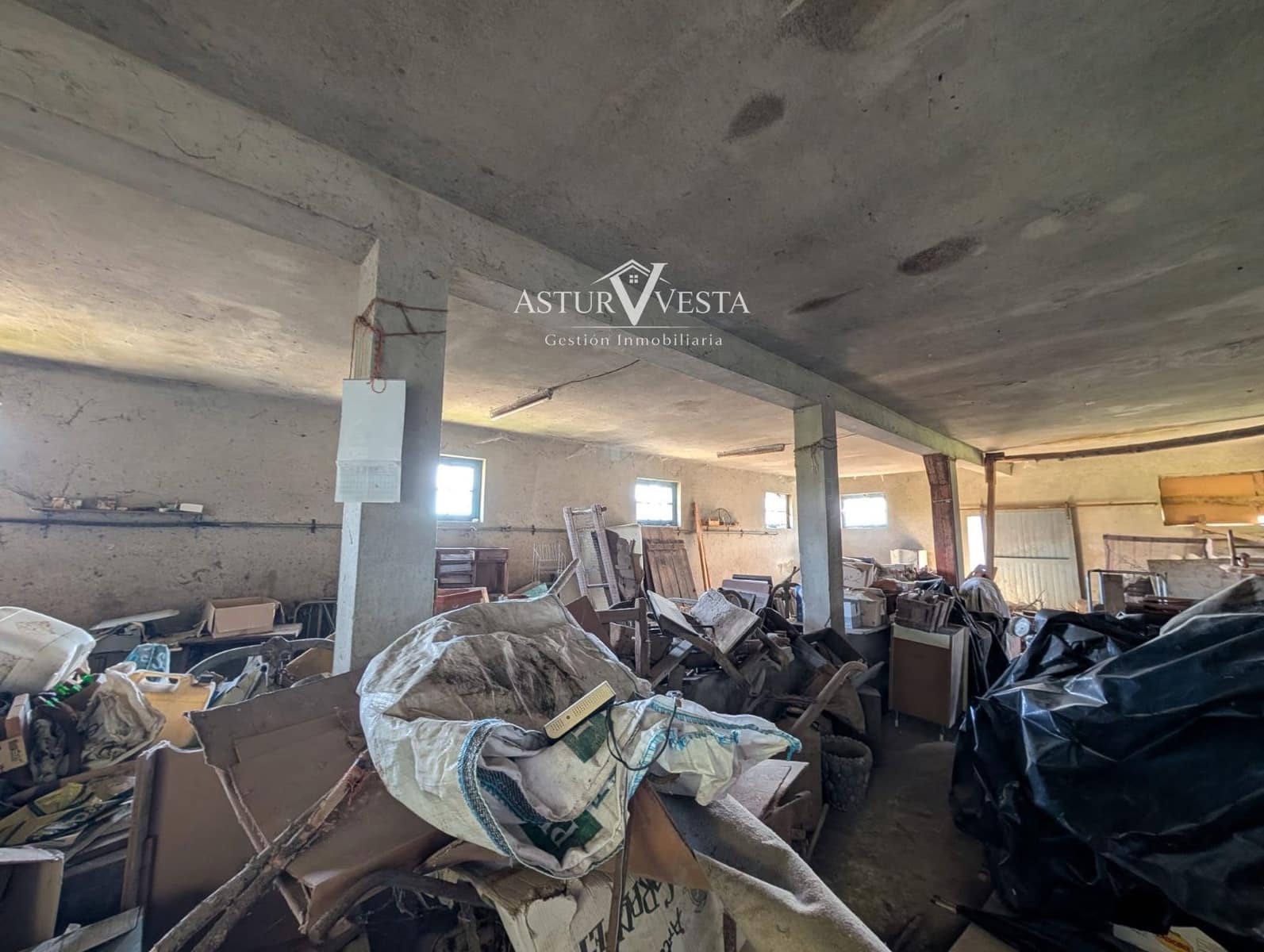 3 chambre Villa/Maison à vendre à Salas avec garage - 69 000 € (Ref: 9780032)