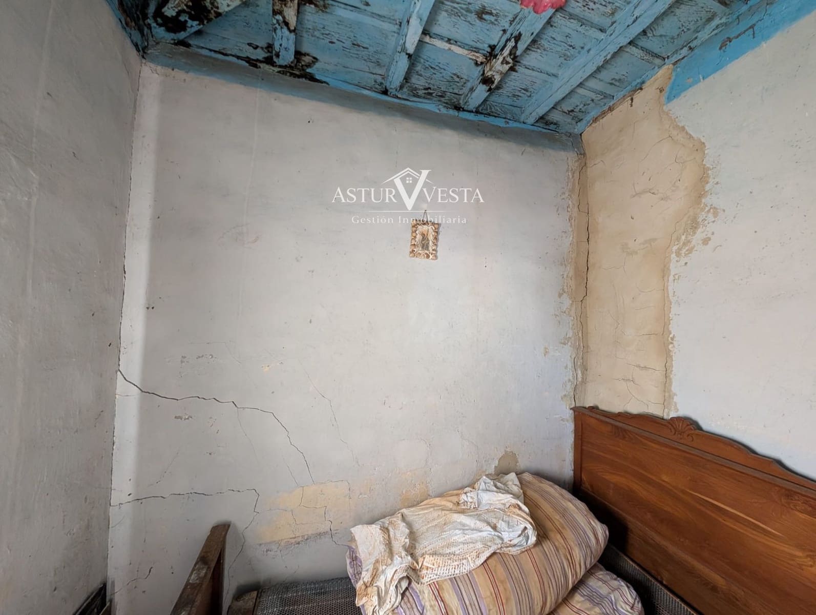 3 chambre Villa/Maison à vendre à Salas avec garage - 69 000 € (Ref: 9780032)