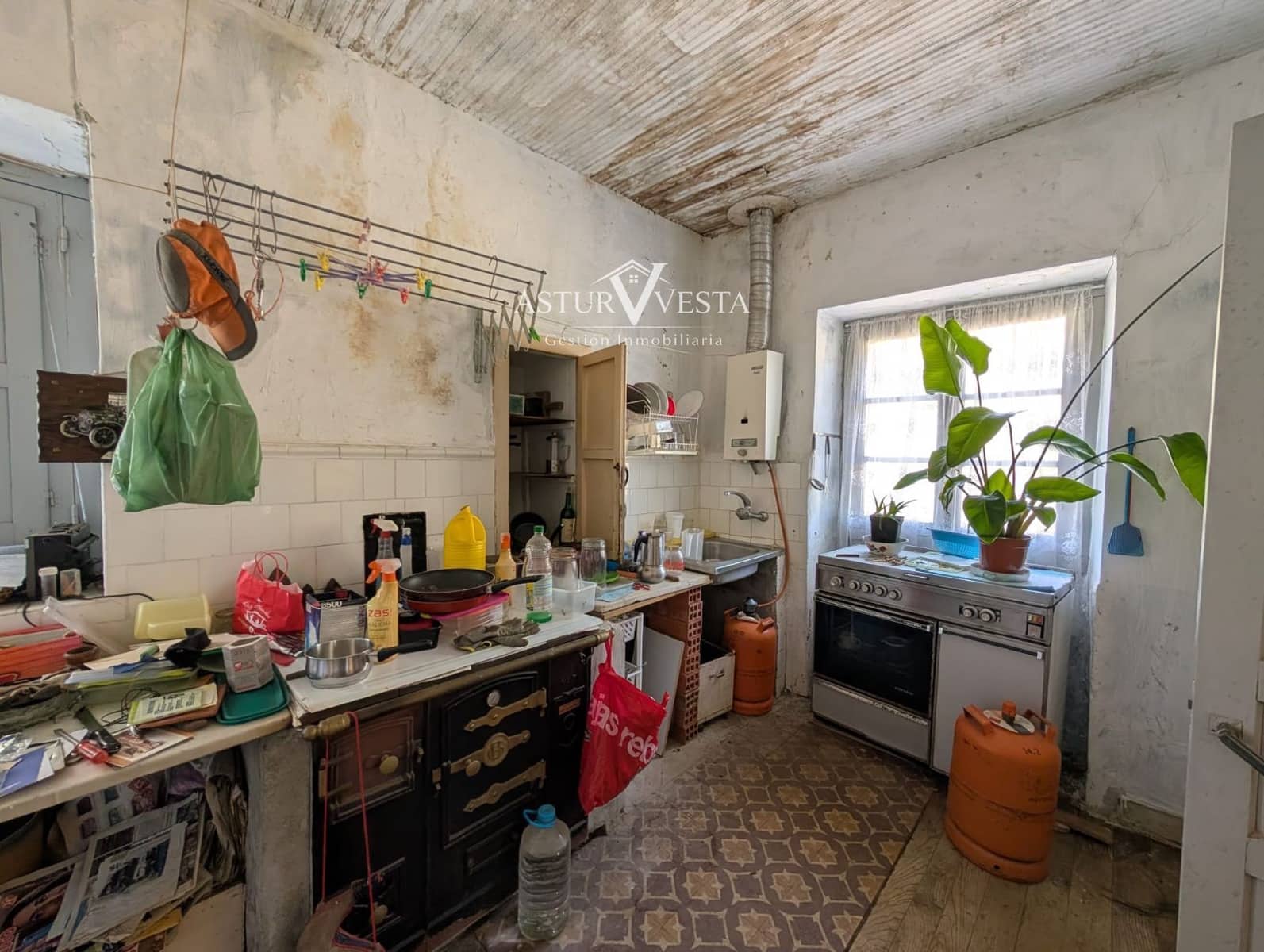 3 chambre Villa/Maison à vendre à Salas avec garage - 69 000 € (Ref: 9780032)