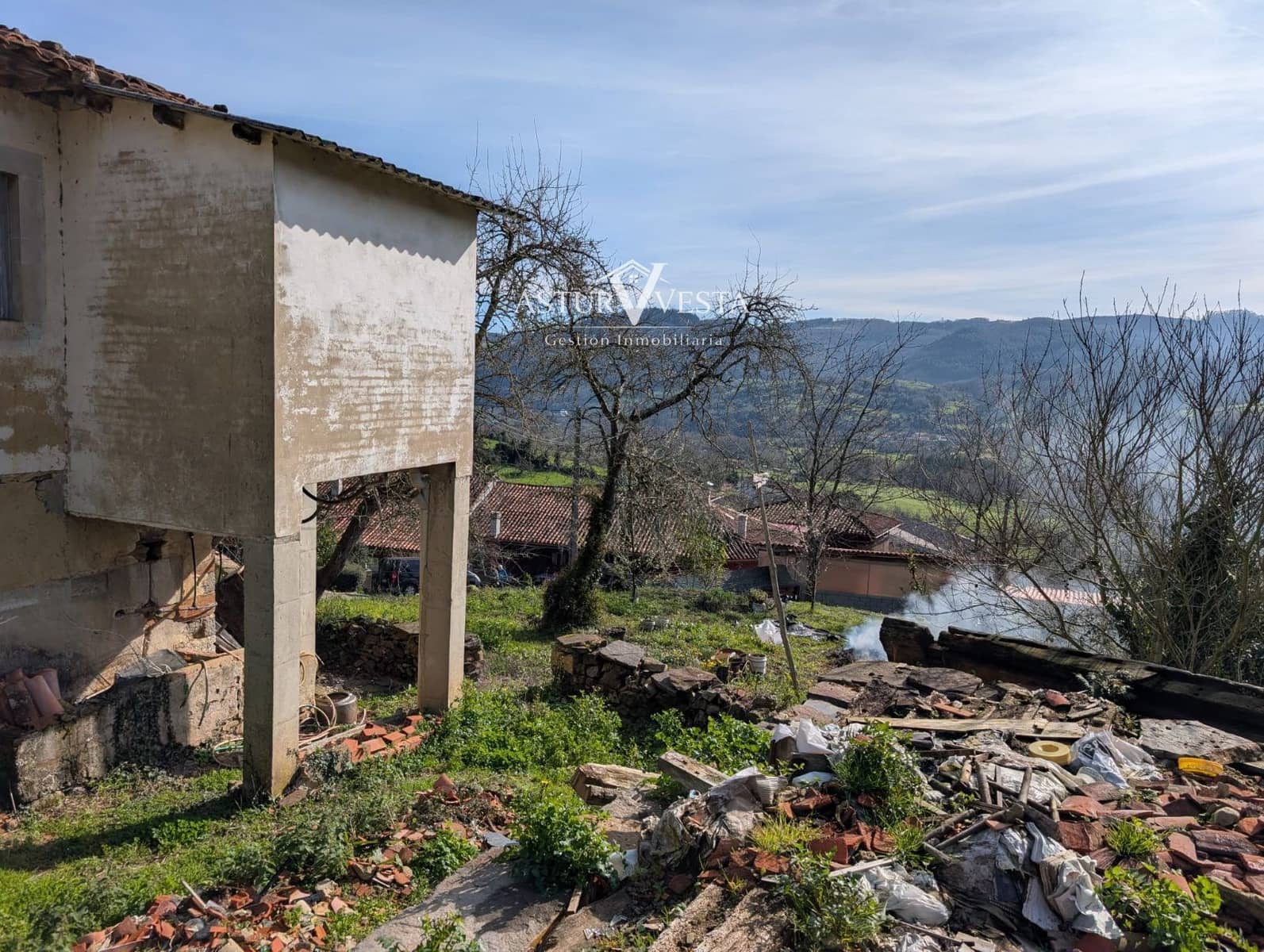 3 chambre Villa/Maison à vendre à Salas avec garage - 69 000 € (Ref: 9780032)