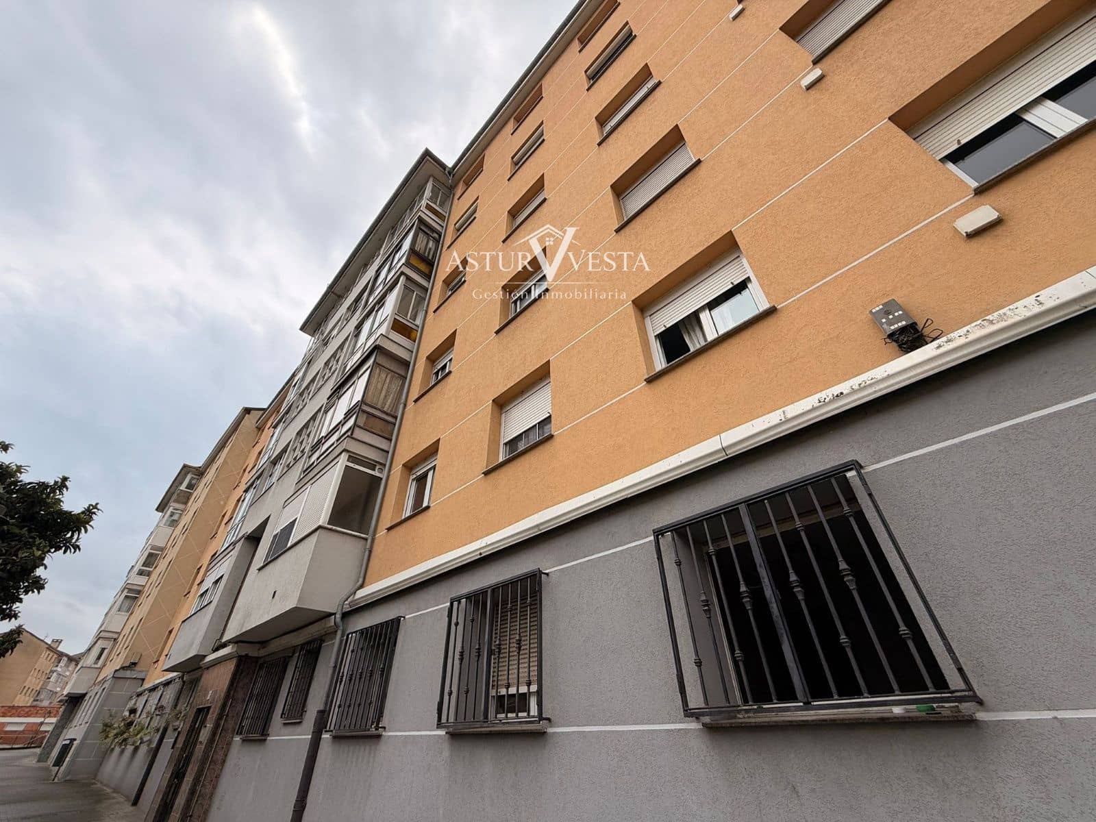 2 bedroom Flat for sale in Aviles - € 91,000 (Ref: 9819812)