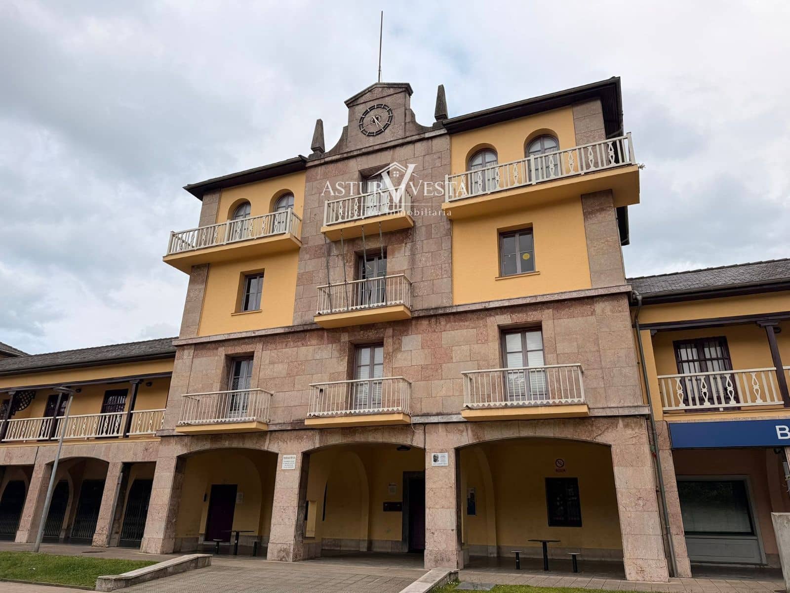 Commercial for sale in Aviles - € 150,000 (Ref: 9835081)