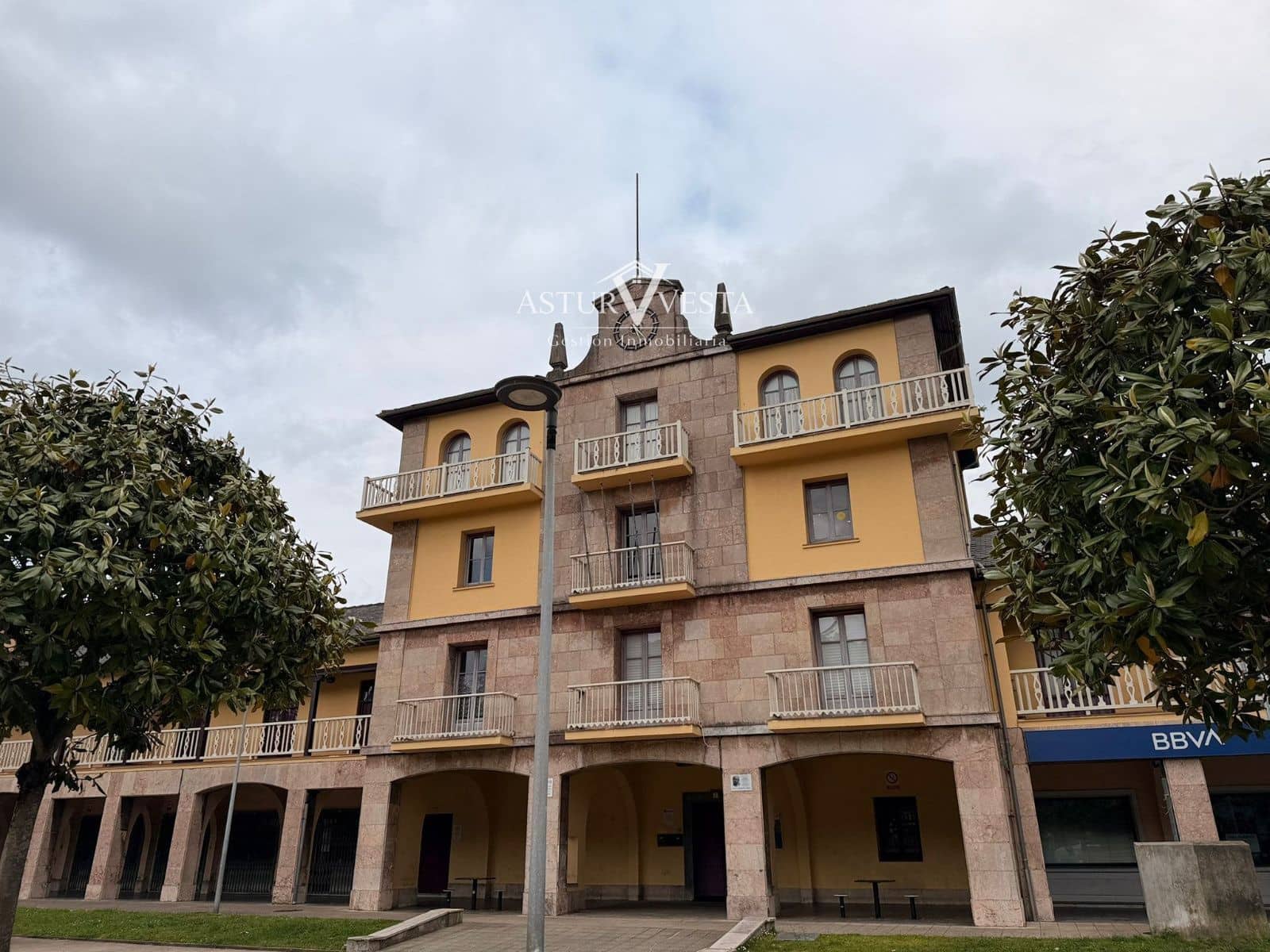 Commercial for sale in Aviles - € 150,000 (Ref: 9835081)