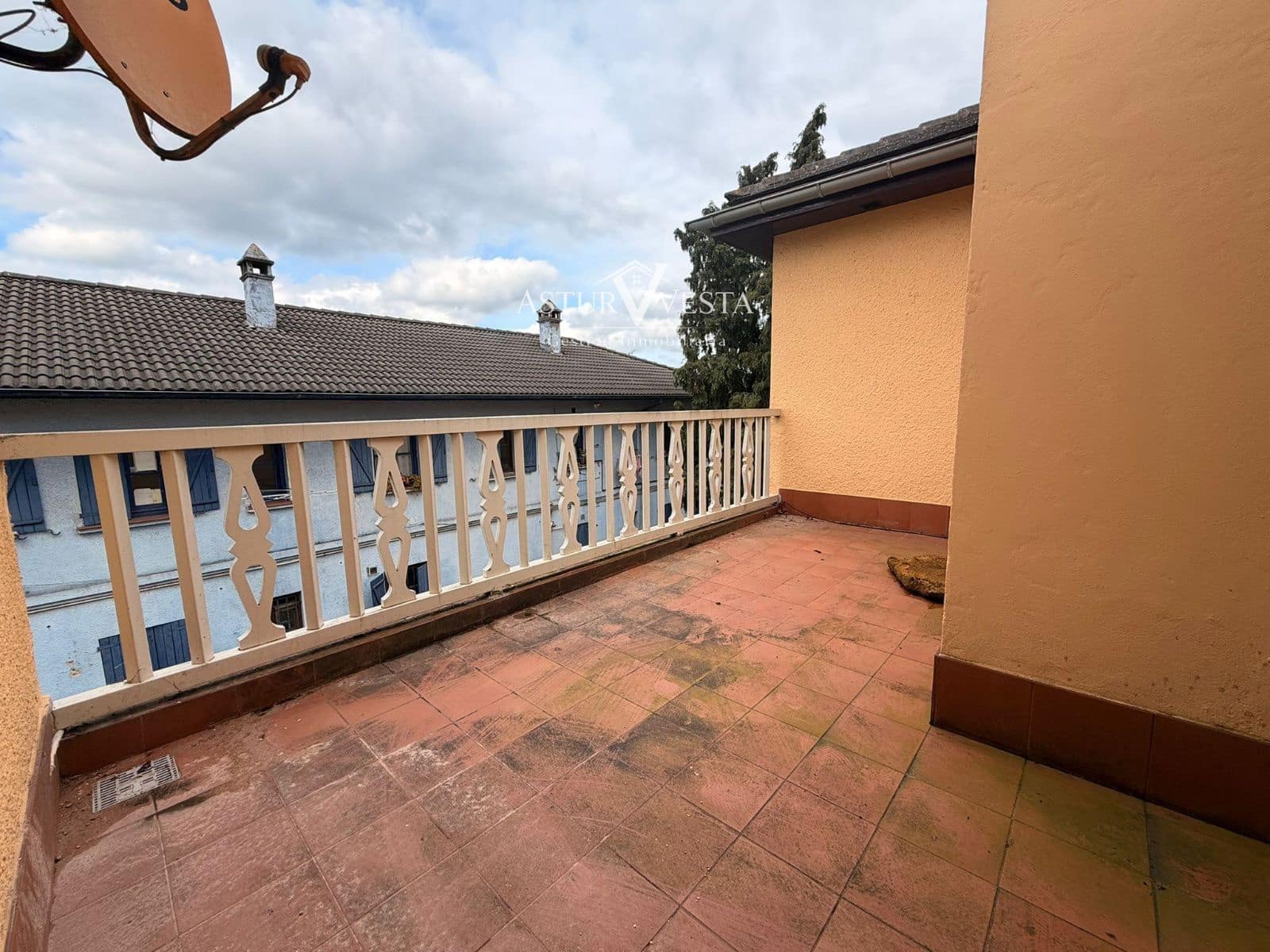 Commercial for sale in Aviles - € 150,000 (Ref: 9835081)