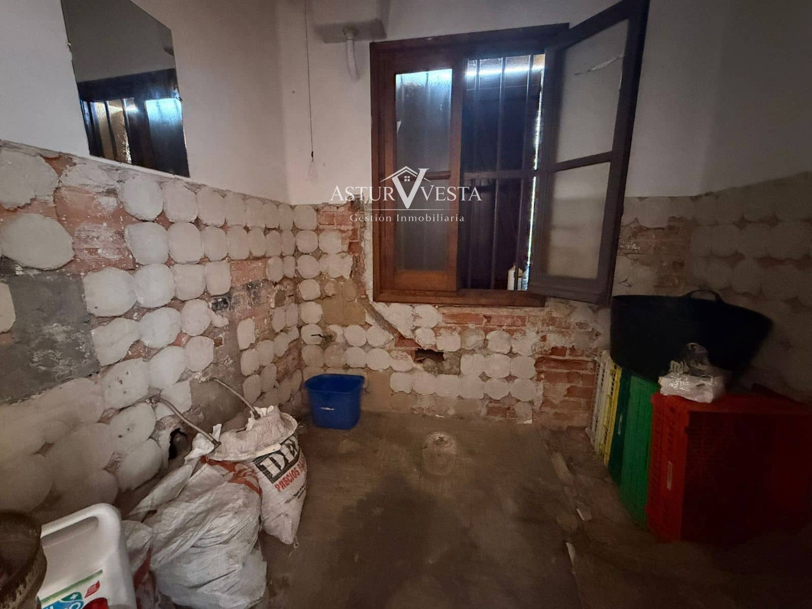 Commercial for sale in Aviles - € 150,000 (Ref: 9835081)