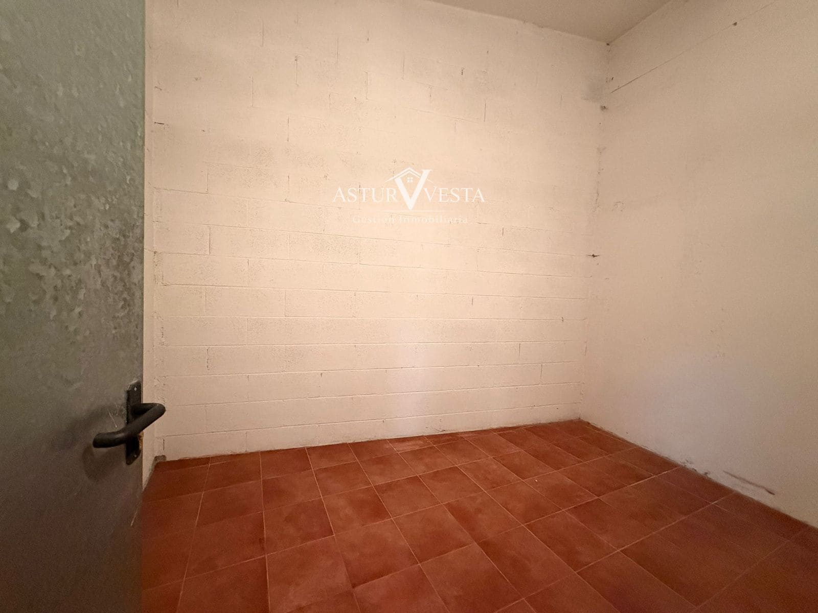 Garage for sale in Gijon - € 22,000 (Ref: 9885303)