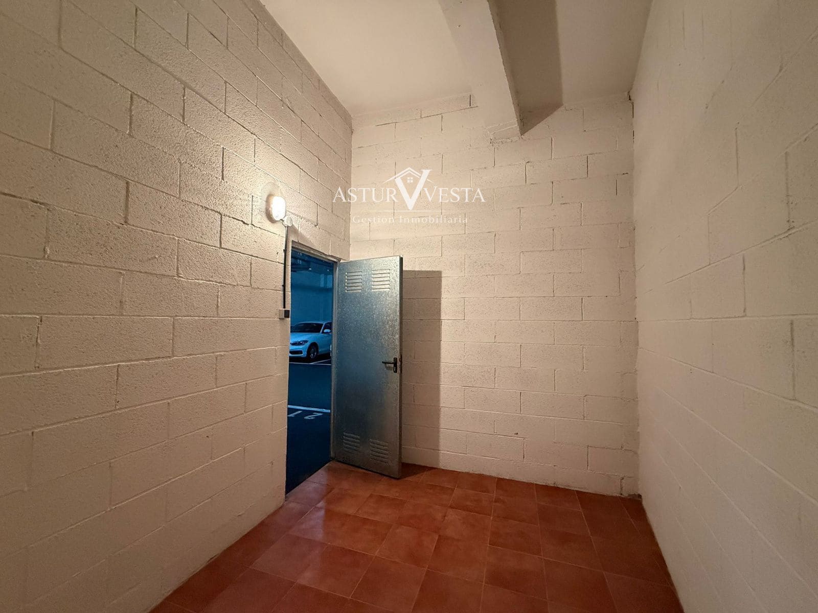 Garage for sale in Gijon - € 22,000 (Ref: 9885303)