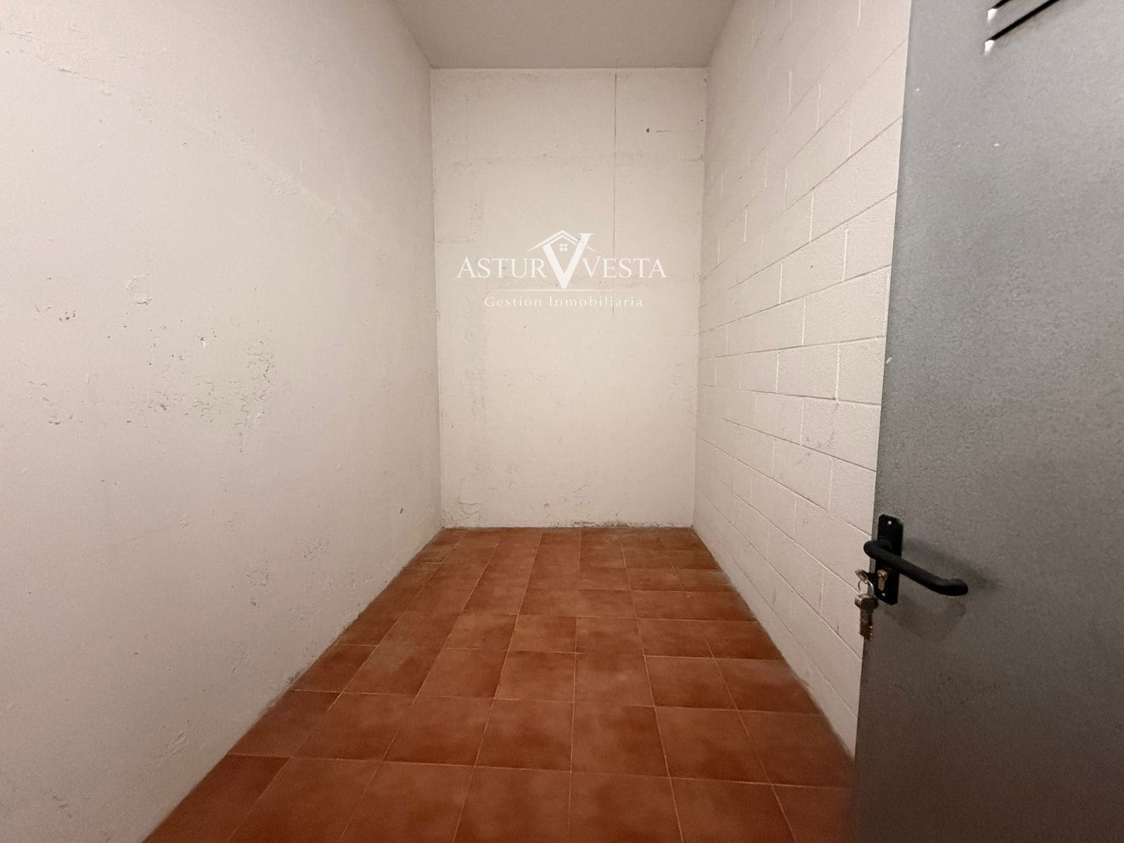 Garage for sale in Gijon - € 25,000 (Ref: 9885335)