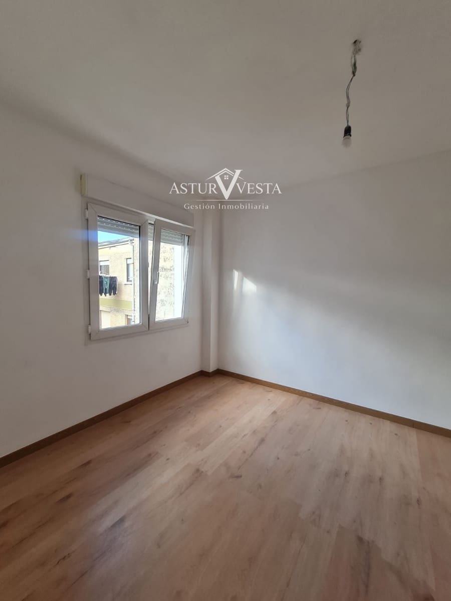 3 sovrum Lägenhet till salu i Gijon - 136 000 € (Ref: 9891109)