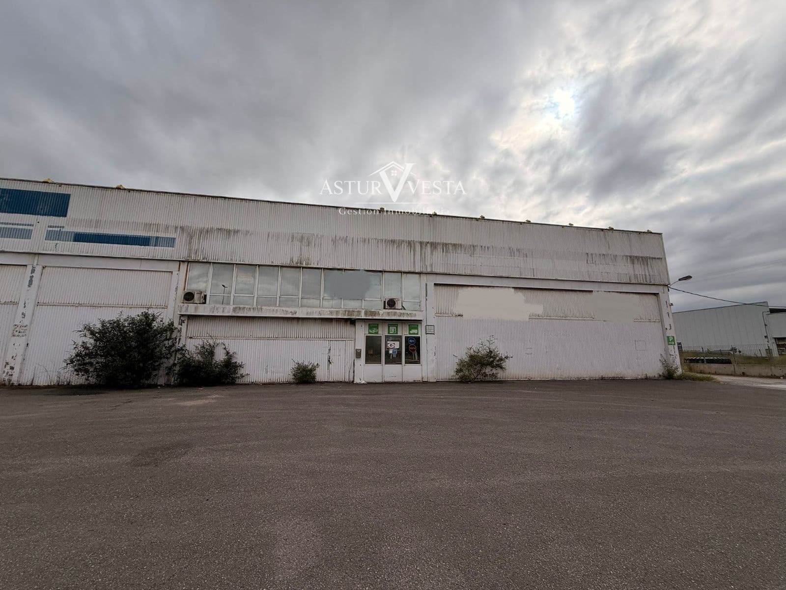 Commercial for rent in Siero - € 6,000 (Ref: 9900027)