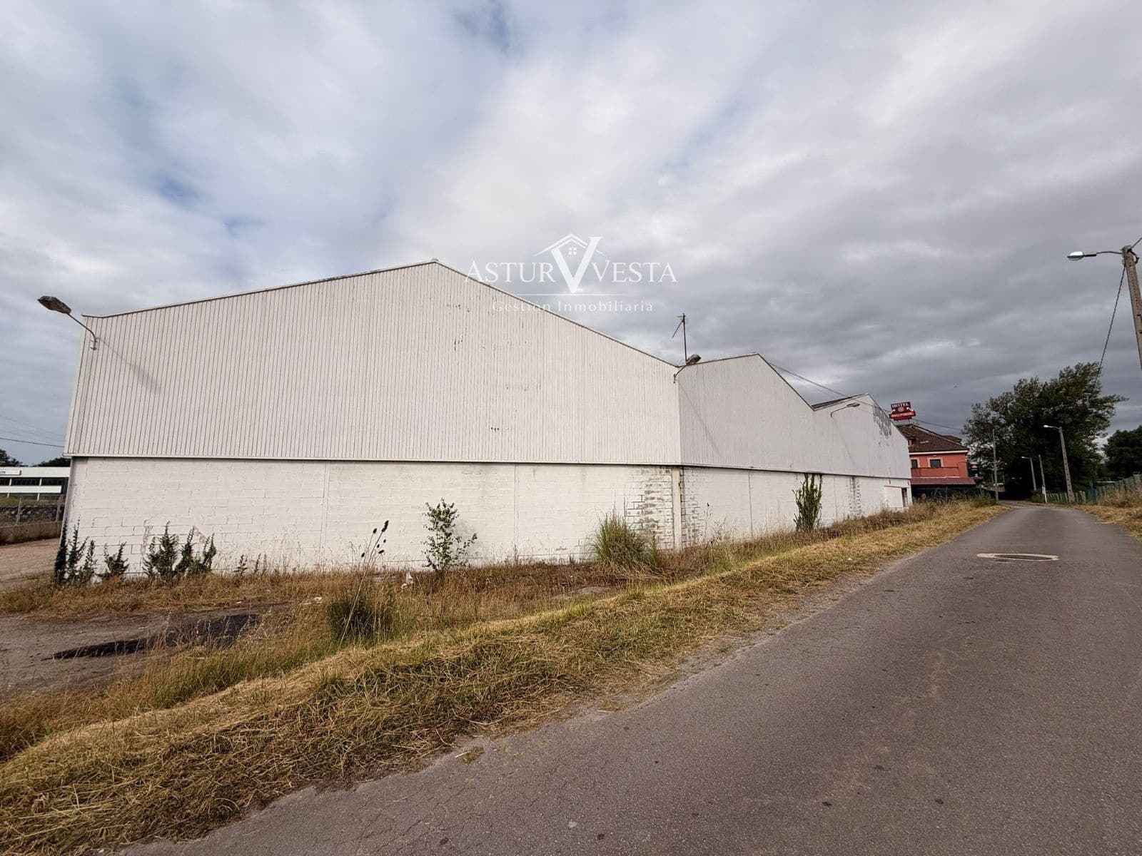 Commercial for rent in Siero - € 6,000 (Ref: 9900027)