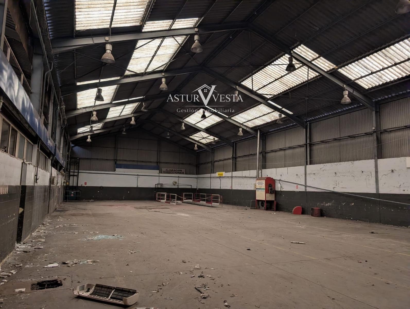 Local Commercial à louer à Siero - 5 000 € (Ref: 9900027)