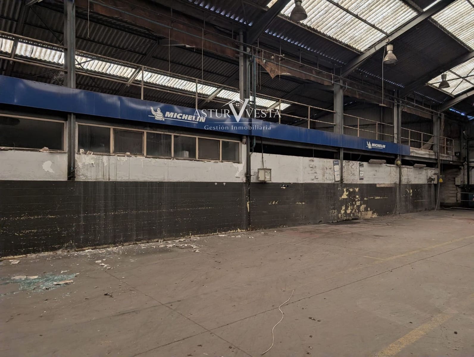 Local Commercial à louer à Siero - 5 000 € (Ref: 9900027)
