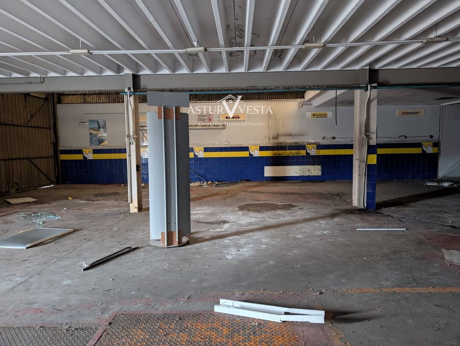 Local Commercial à louer à Siero - 5 000 € (Ref: 9900027)