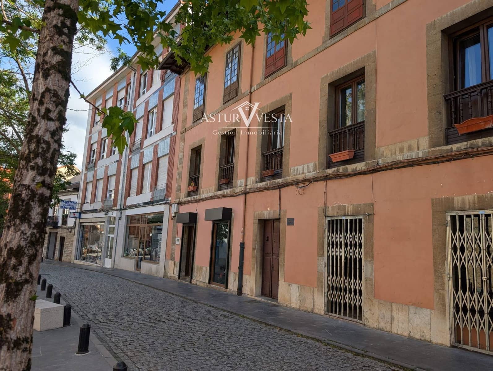 Piso de 4 habitaciones en Salas en venta - 198.000 € (Ref: 9904663)