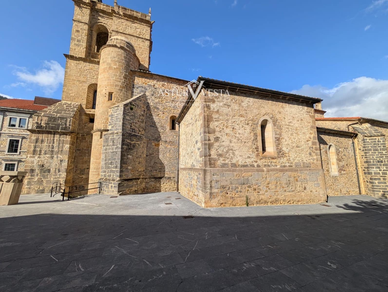Piso de 4 habitaciones en Salas en venta - 198.000 € (Ref: 9904663)